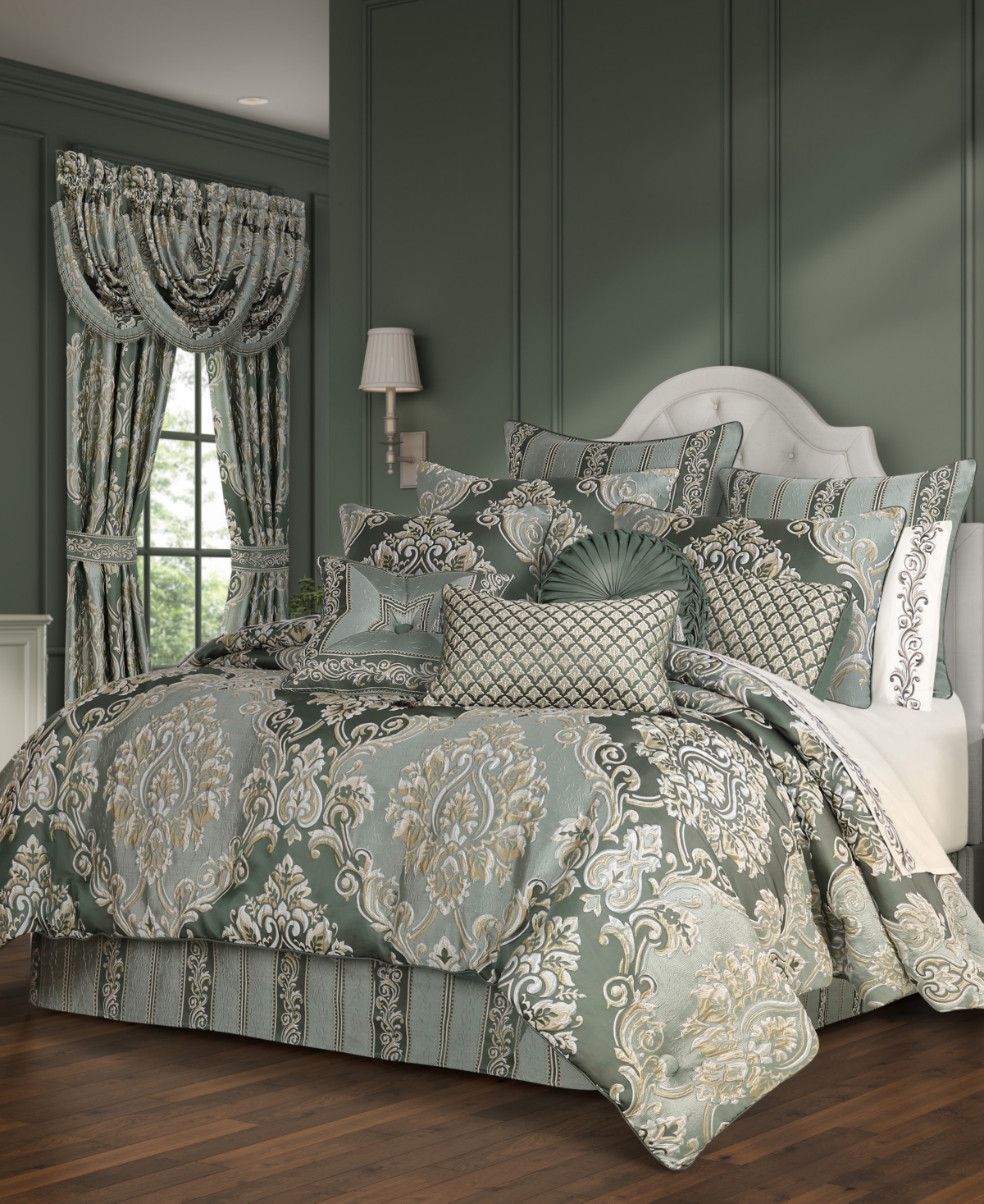 J Queen New York Alina Floral 4-Piece Comforter Set