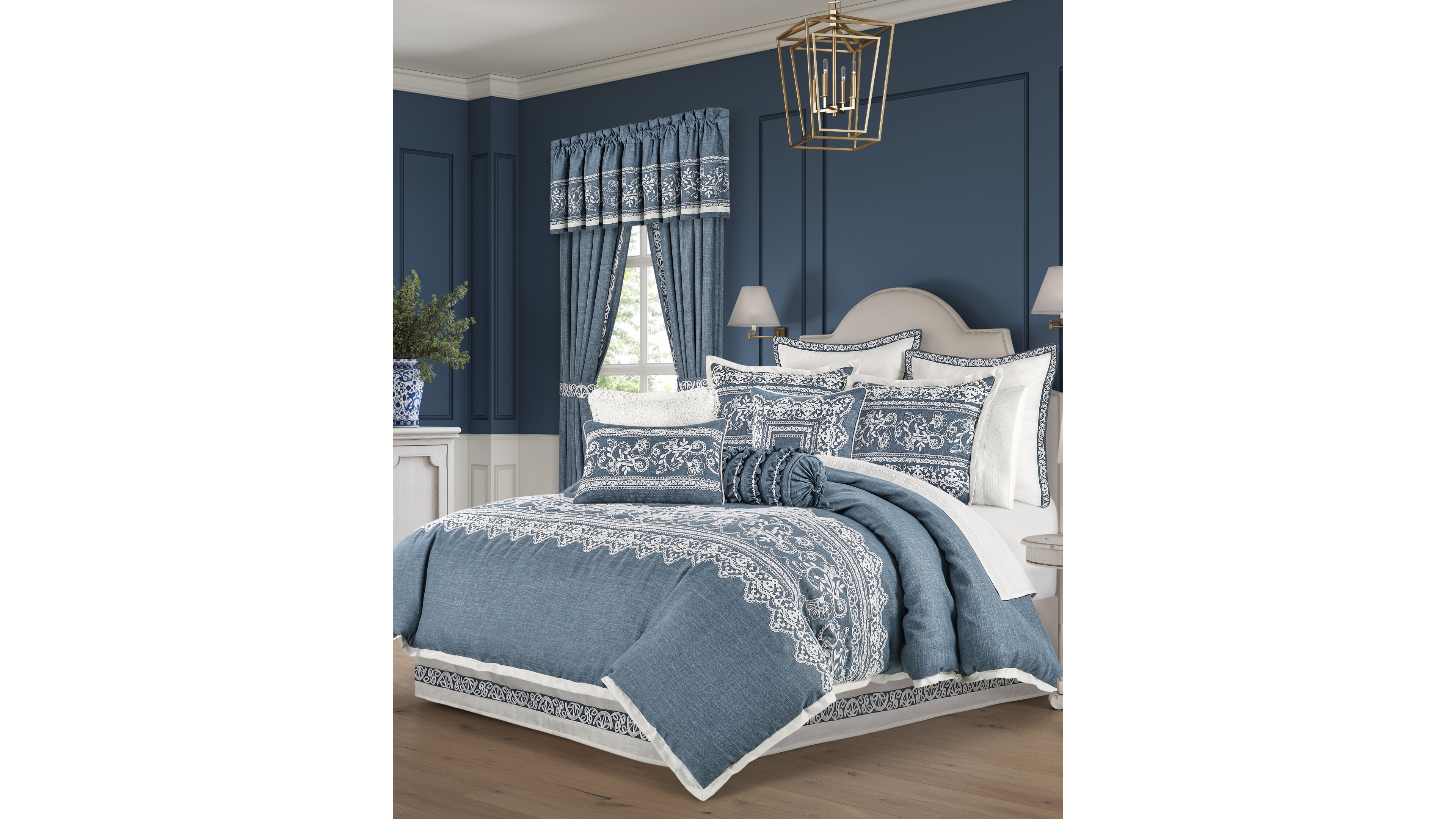 J Queen New York Chantalee Floral 4-Piece Comforter Set, King