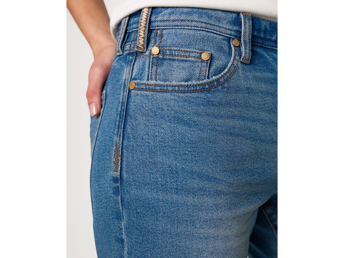 Женские джинсы Liverpool Los Angeles Sloane Slouchy Girlfriend Cuffed, цвет: Синий — фото 2
