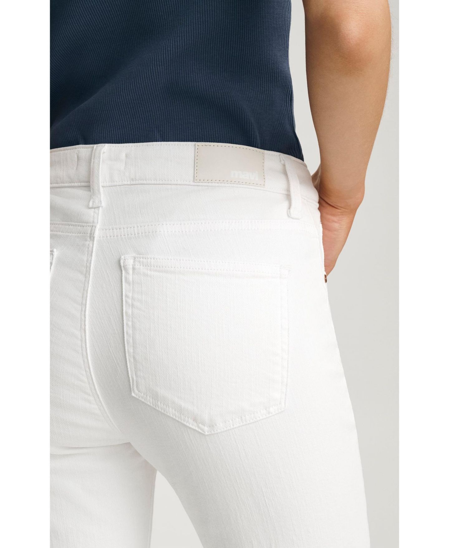 Женские джинсы Mavi Jeans Anika Mid Rise Cropped Flare In White Flex Blue, цвет: Белый синий — фото 6