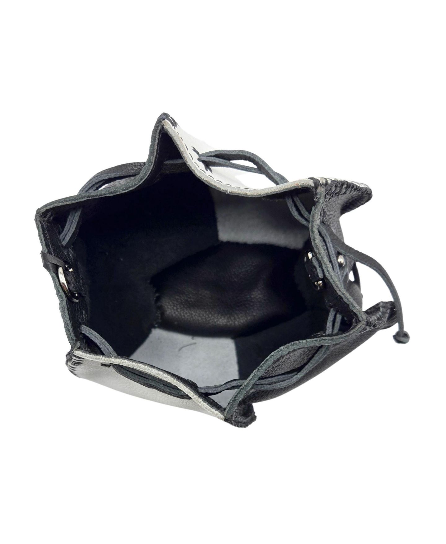 Сумка Carlos Falchi Mini Bucket Leather Pouch, цвет: Чёрный белый — фото 4