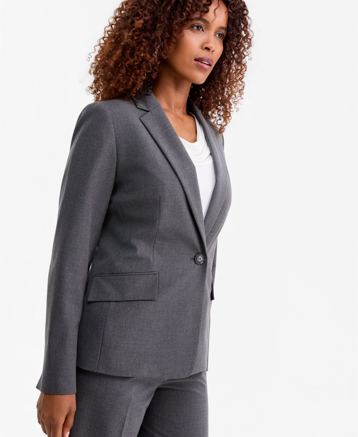 Женские комплекты Kasper Machine Washable One-Button Jacket, Cowl-Neck Cap-Sleeve Top & Mid-Rise Straight Pants, цвет: Чёрный — фото 2