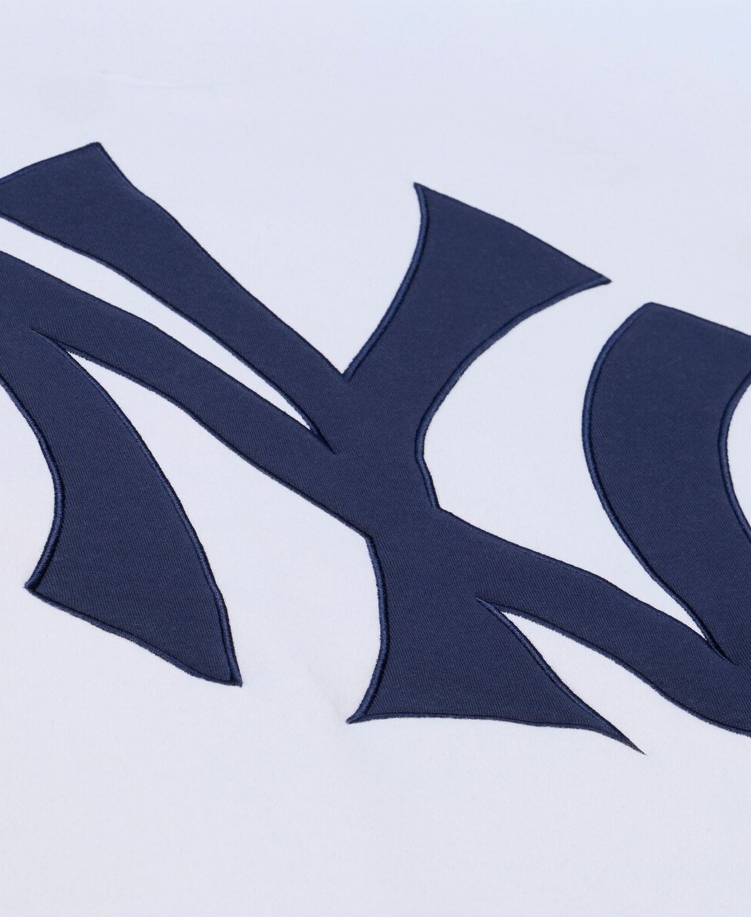Men's White New York Yankees Arctic Fleece Sweatshirt