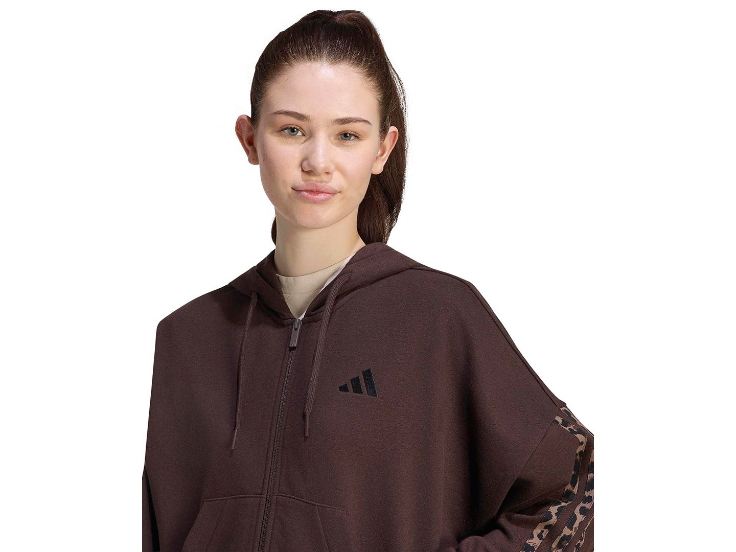 Женская куртка adidas Seasonal Essentials Animal Print 3-Stripes Hooded Track Jacket, цвет: Кофейный / Разноцветный — фото 2