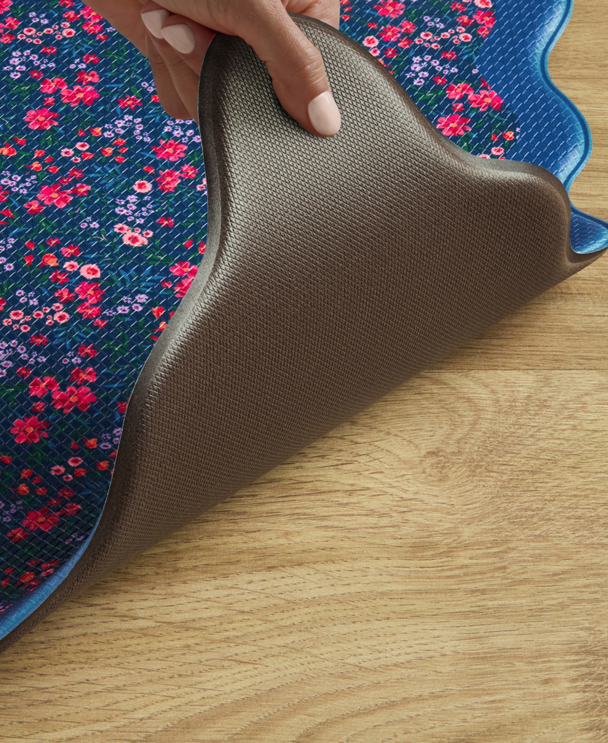Draper James Field Flowers Scallop Edge Comfort Kitchen Mat, 39" x 19.69"