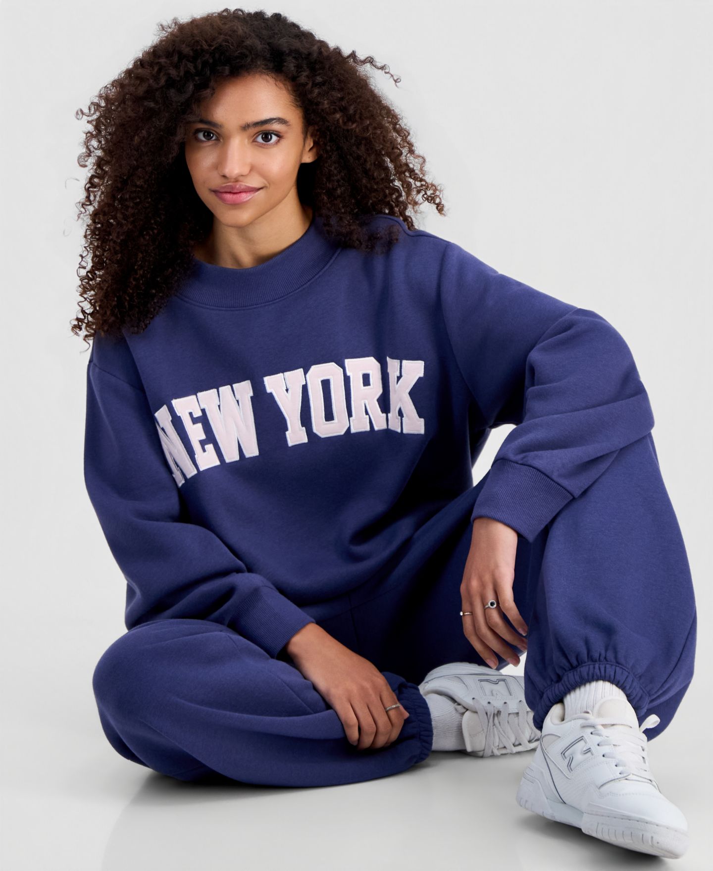 Женские комплекты Madden Girl Juniors' New York Mock Neck Sweatshirt & Balloon-Leg Sweatpants, цвет: Синий — фото 3