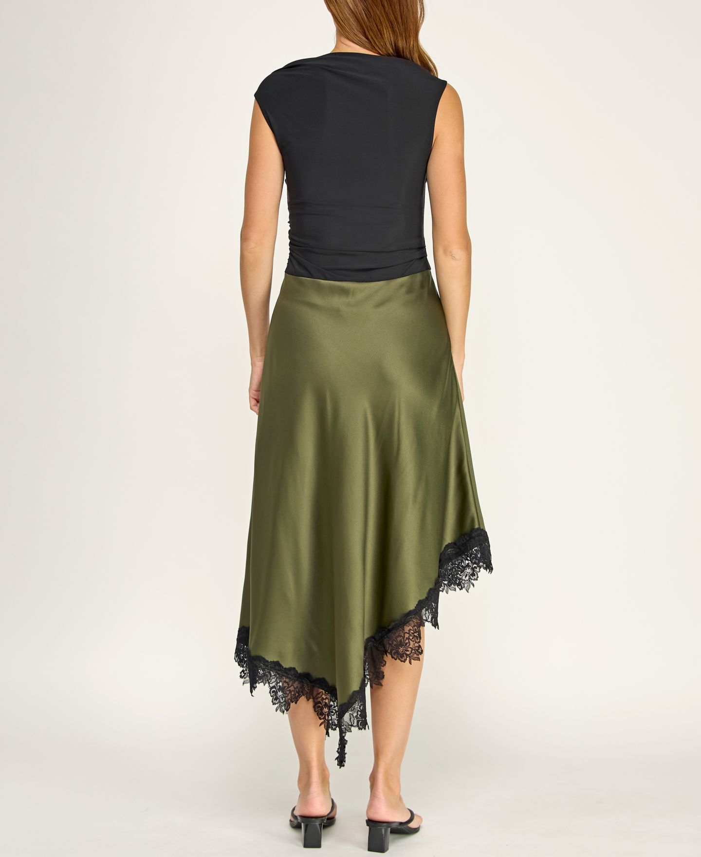 Женское платье ROW A Juniors' Cowl Neck Assymetric Lace Trim Satin Skirt Midi, цвет: Чёрный / Зелёный — фото 5