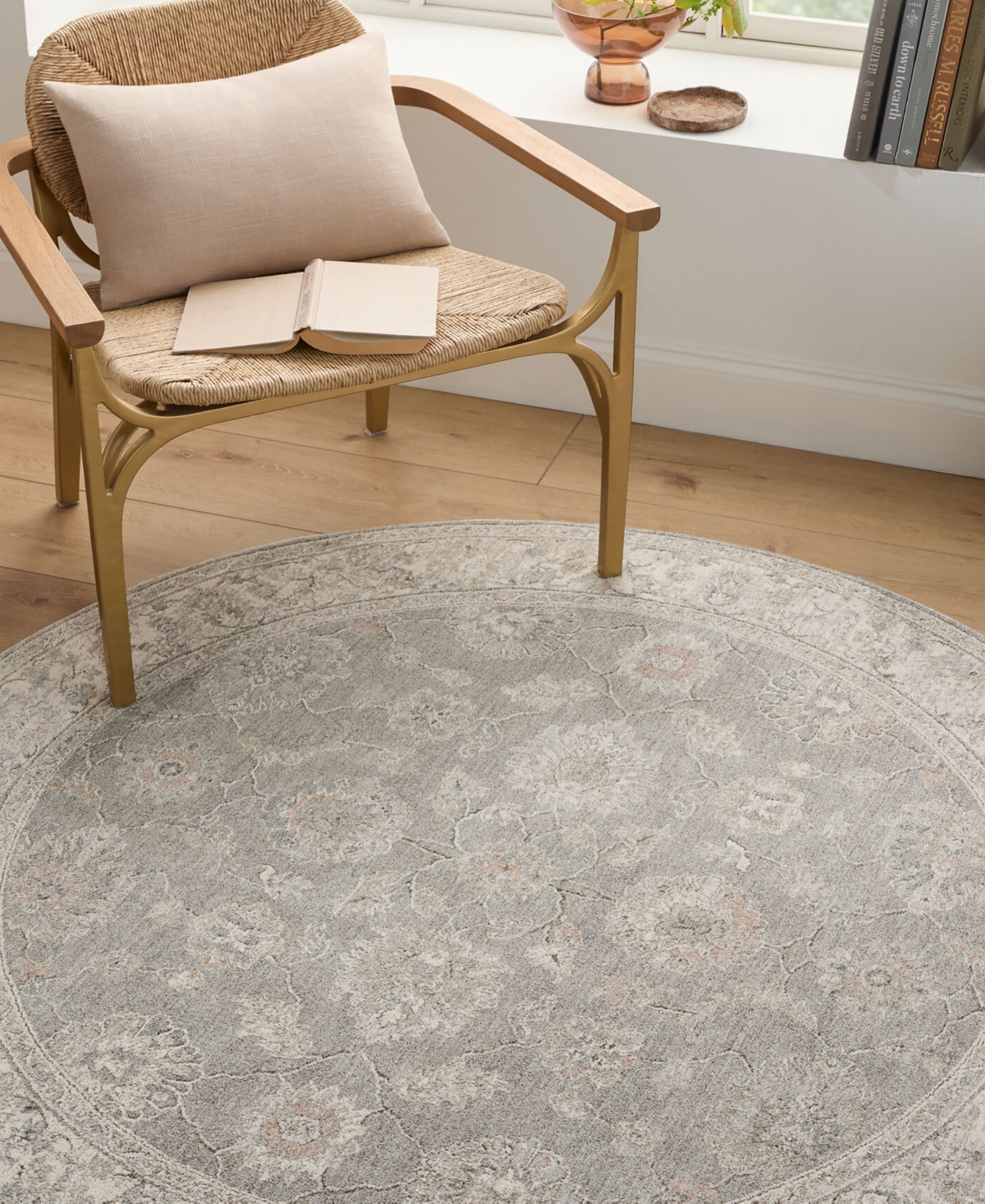 Livabliss Poetry 5'3" x 5'3" Round Area Rug