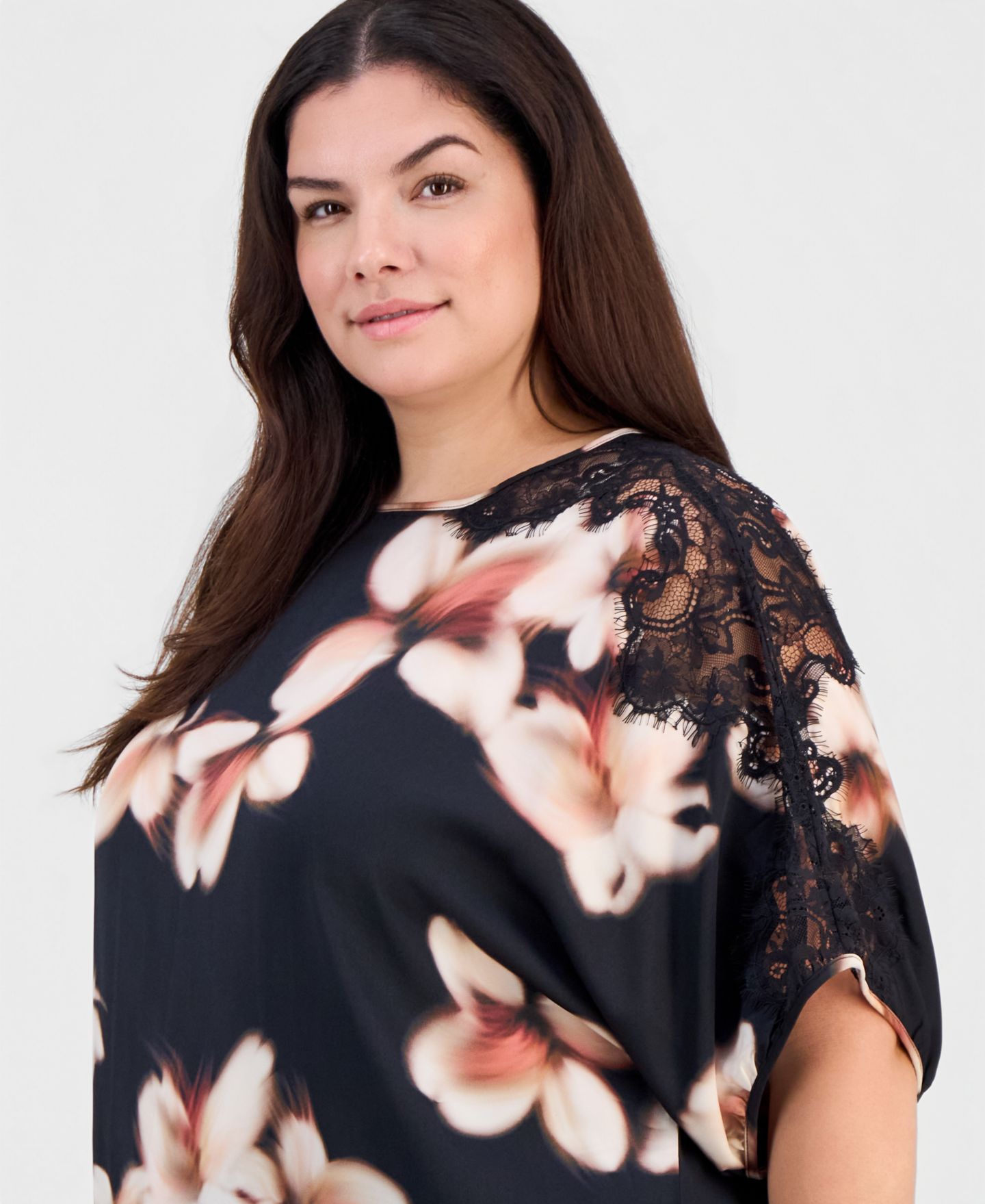 Женская блузка Democracy Plus Size Inset Lace Dolman Floral, цвет: Чёрный мягкий — фото 4