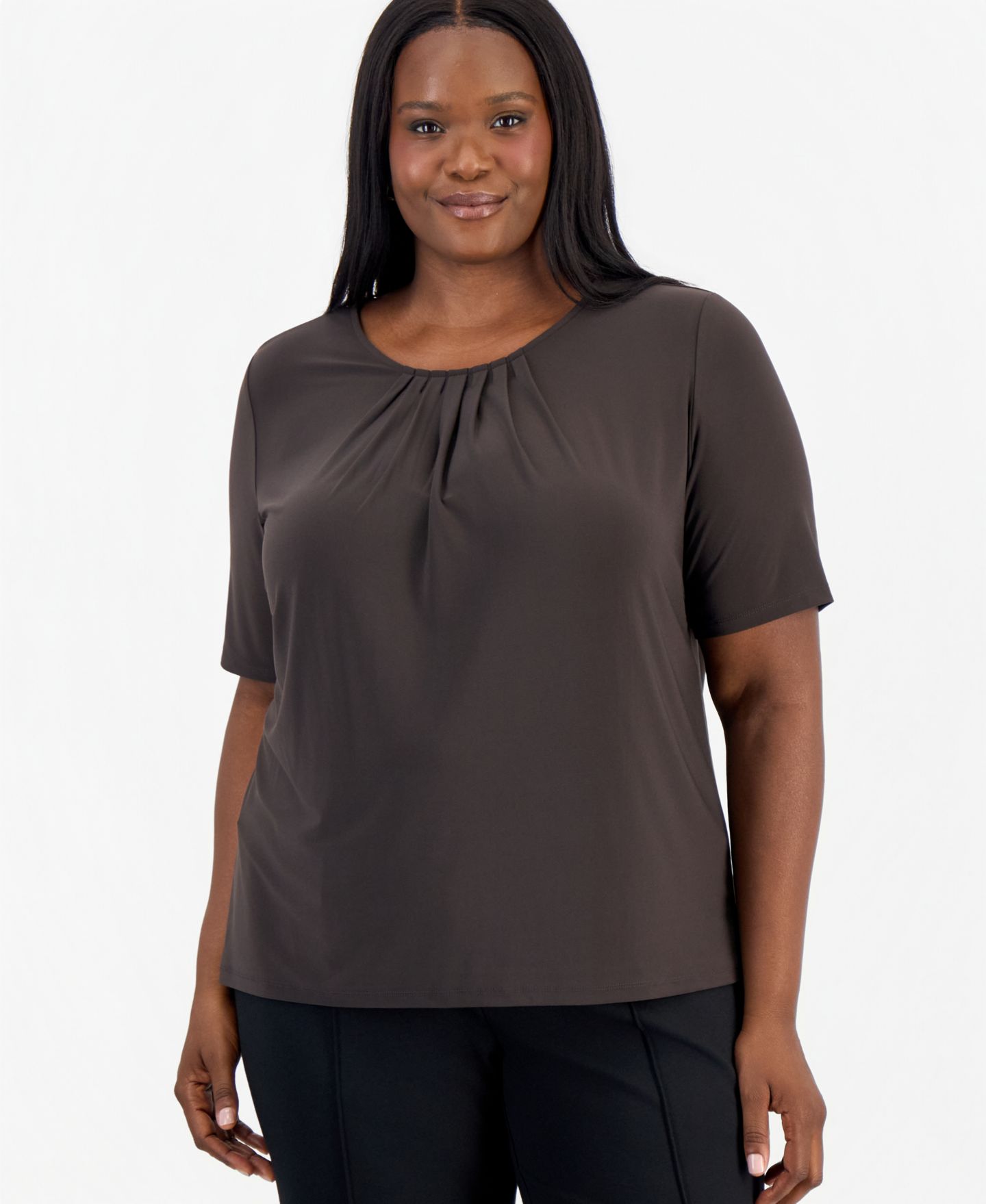 Женская блузка Kasper Plus Size Box-Pleat Elbow-Sleeve, цвет: Насыщенный шоколадный — фото 1