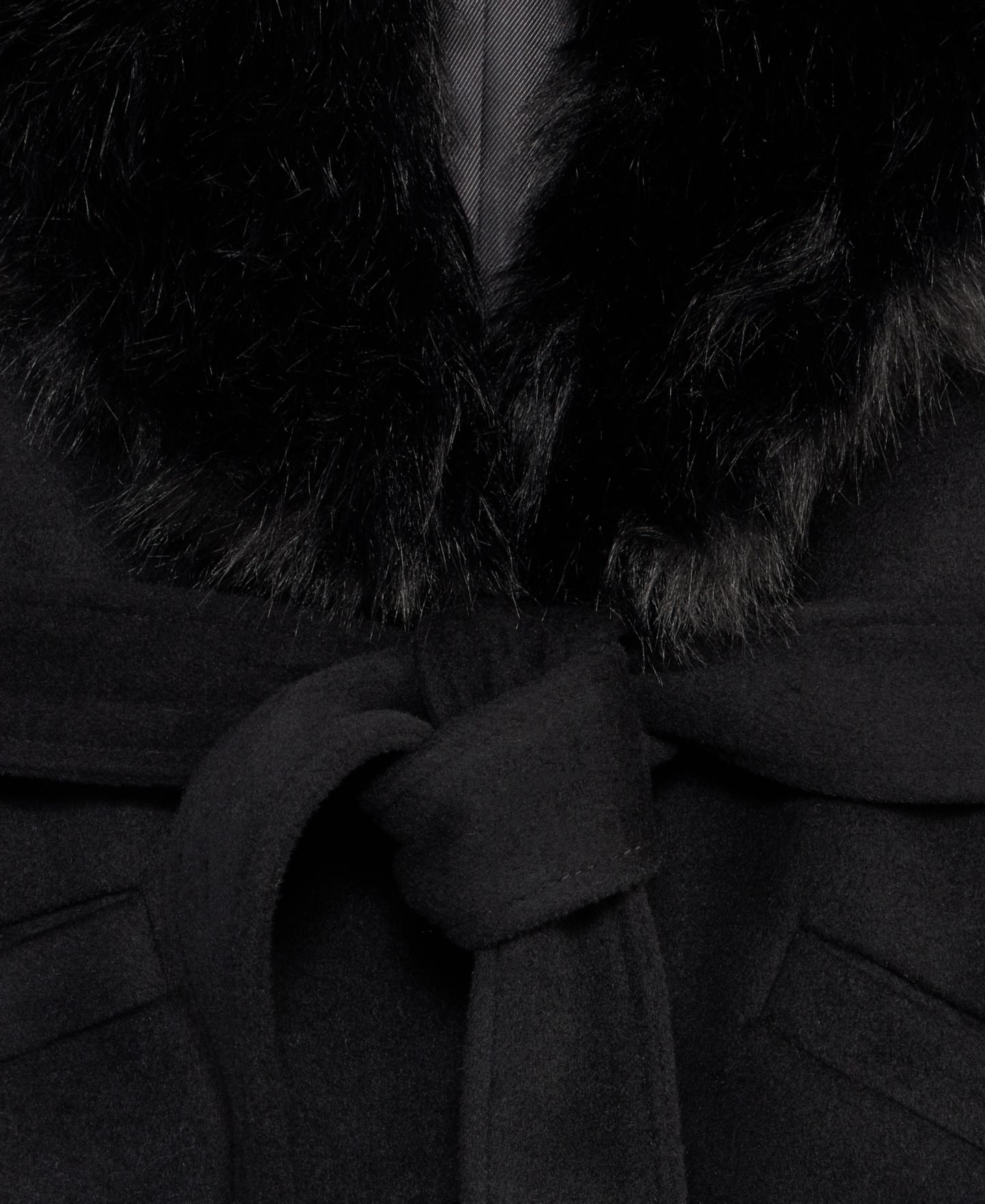 Женское пальто Michael Kors Belted Faux-Fur Trimmed Wrap, цвет: Чёрный — фото 6