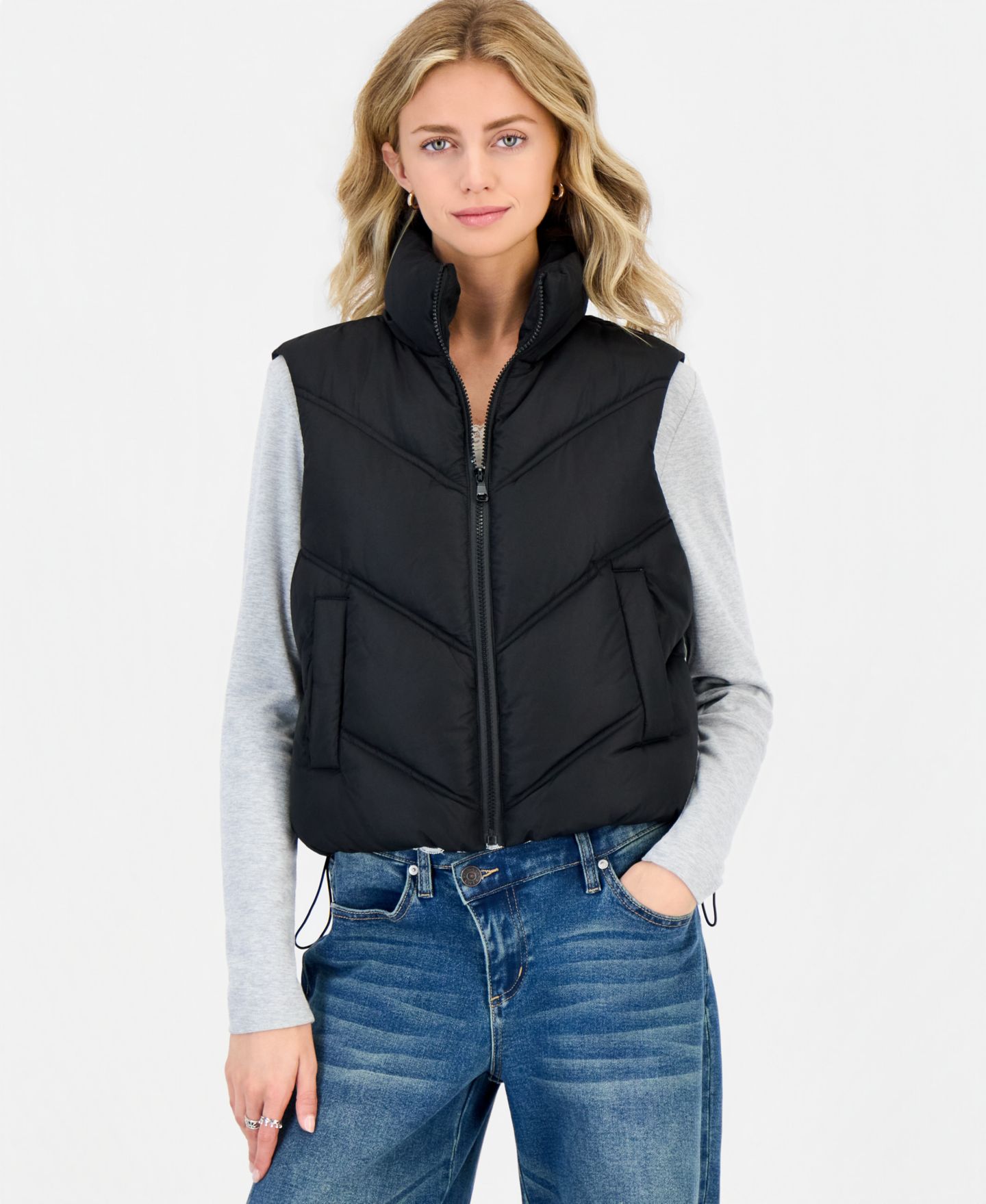 Женский жилет Madden Girl Juniors' Mitered-Quilted Puffer Vest, цвет: Чёрный — фото 1