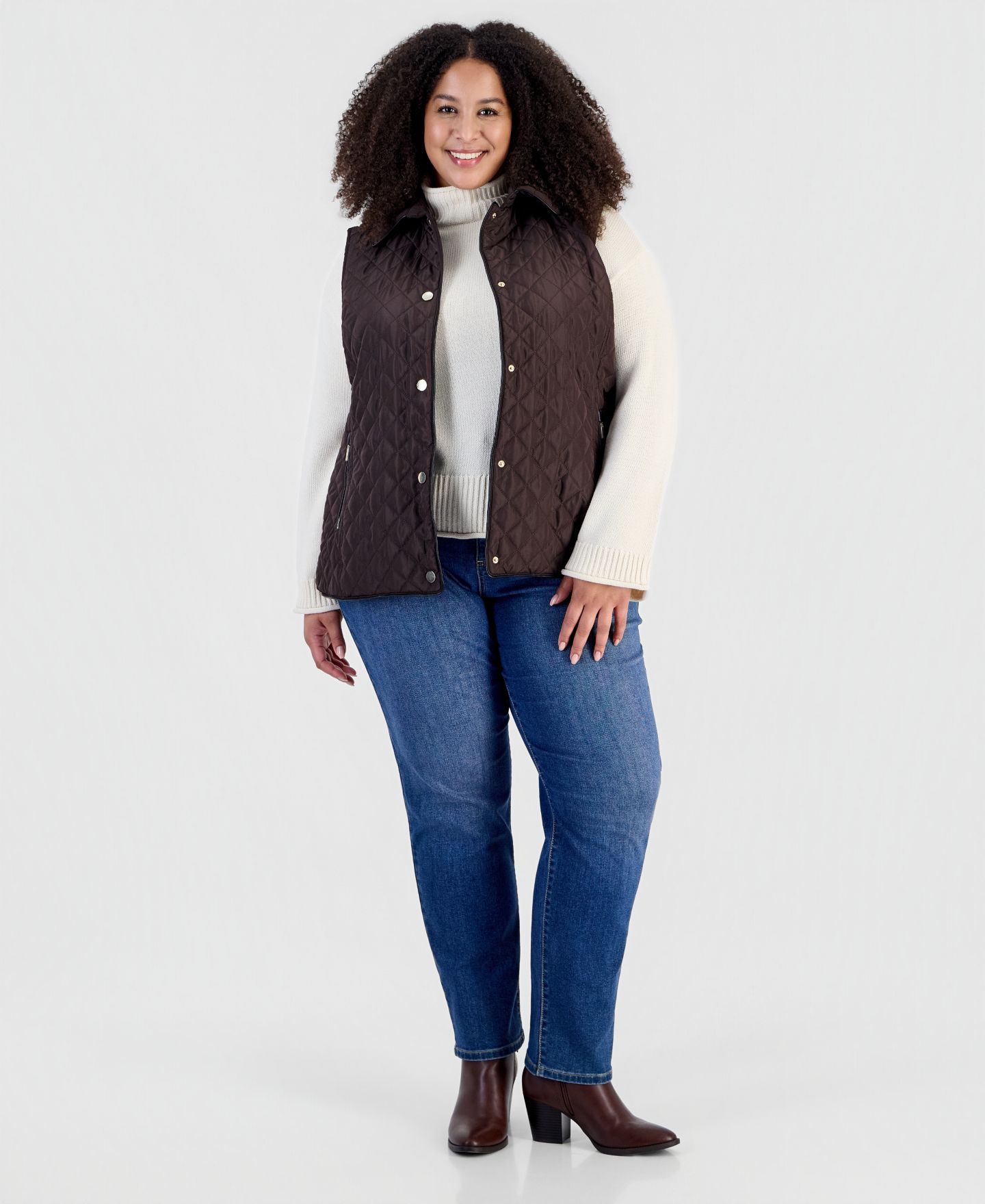 Женский жилет Jones New York Plus Size Quilted Collared Snap-Front, цвет: Кофейный / Чёрный — фото 3