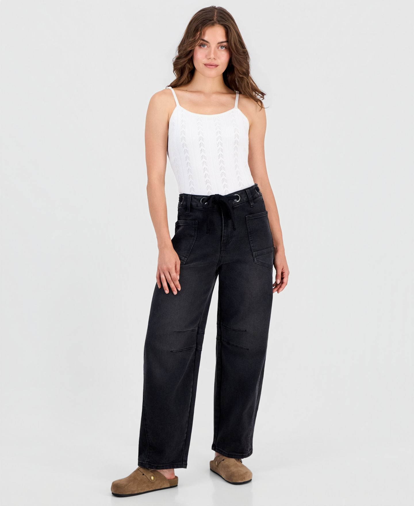 Женские джинсы And Now This Petite High-Rise Tie-Waist Barrel Leg, цвет: Чёрный — фото 1