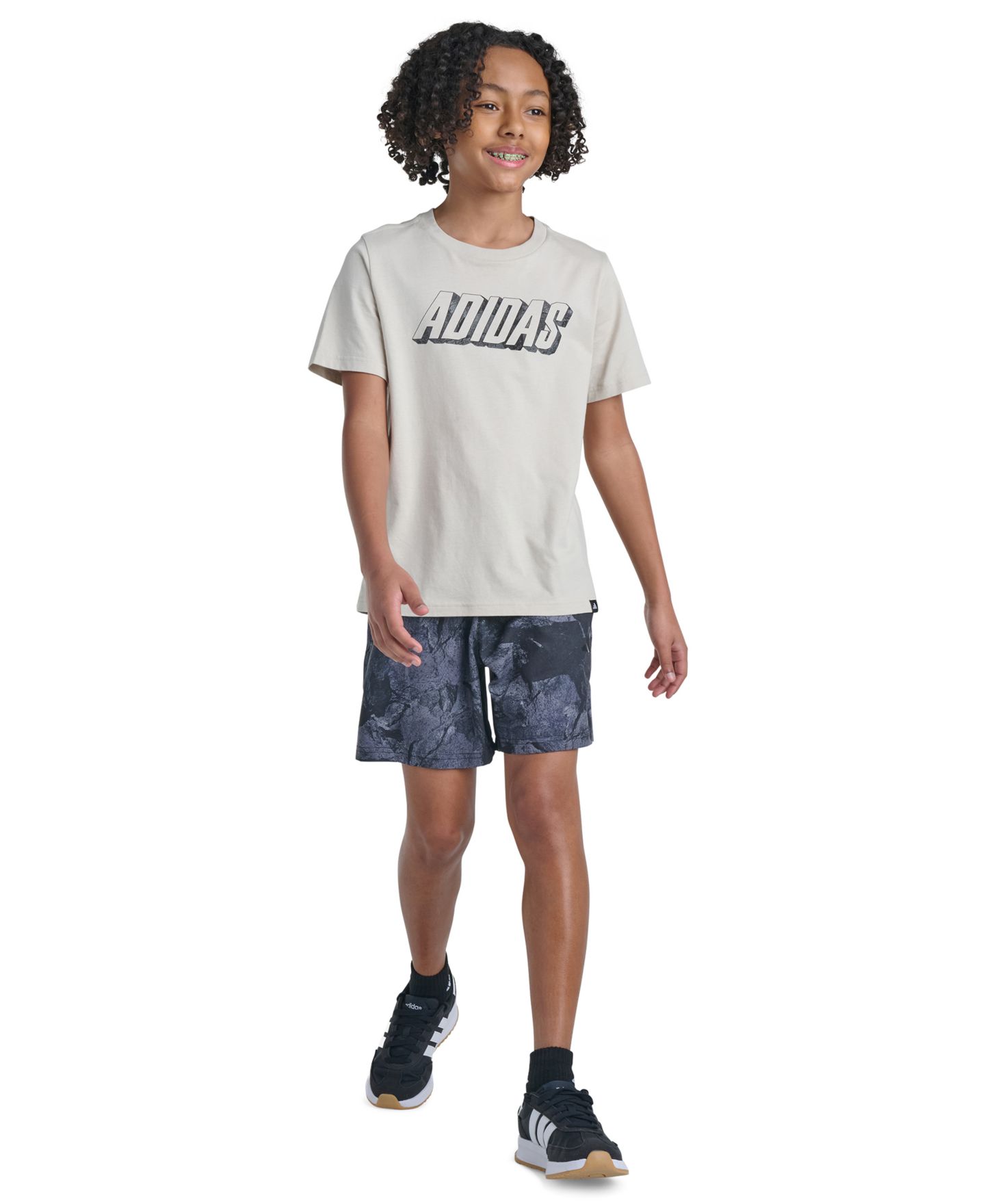 Футболка adidas Short-Sleeve Rock Camo Poster T-Shirt для мальчиков, цвет: Wonder Alumina — фото 2