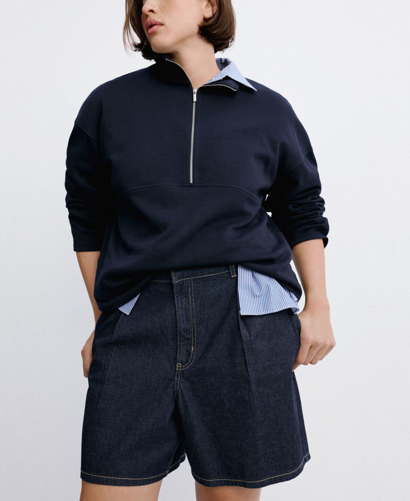 Женские шорты Mango Mid-Rise Pleats Denim Bermuda, цвет: Синий — фото 4
