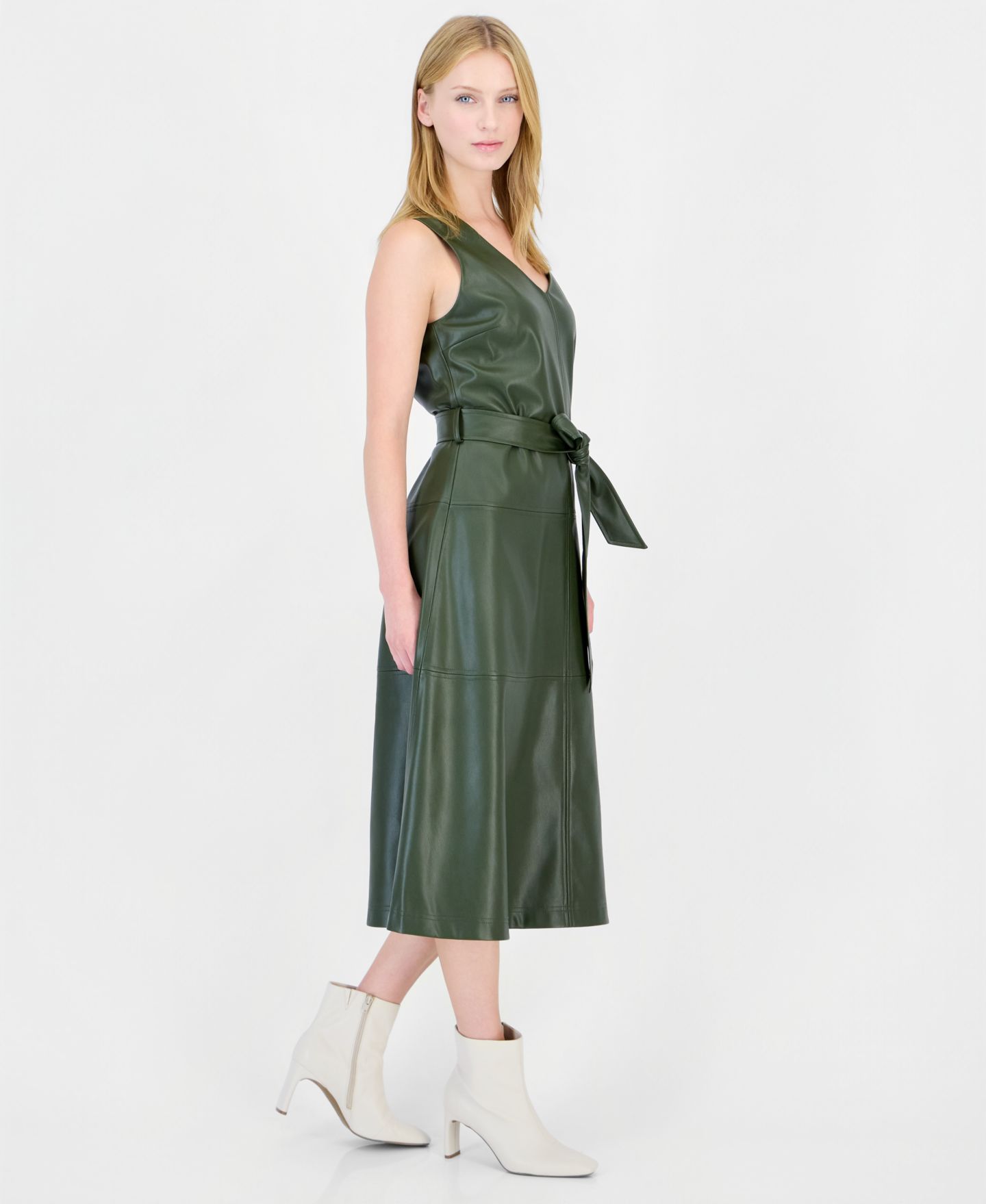Женское платье T Tahari Faux Leather Tiered V-Neck Midi, цвет: Оливковый мох — фото 2