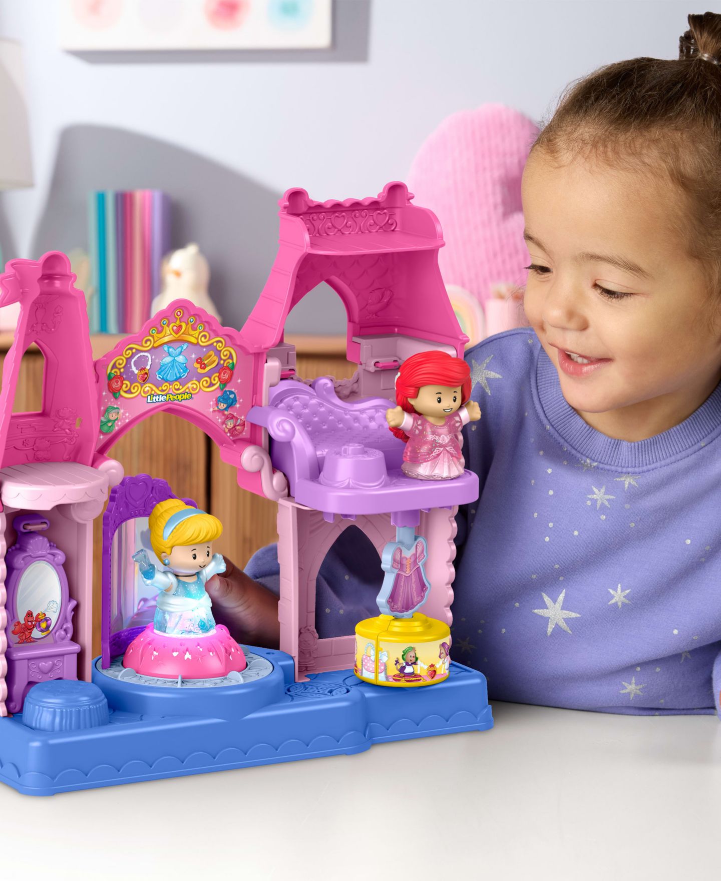 Детский игровой набор Fisher Price Disney Princess Cinderella and Ariel Shimmer & Glow Dress Shop Light-Up 2-Piece Playset, Ages 1.5+ — фото 2