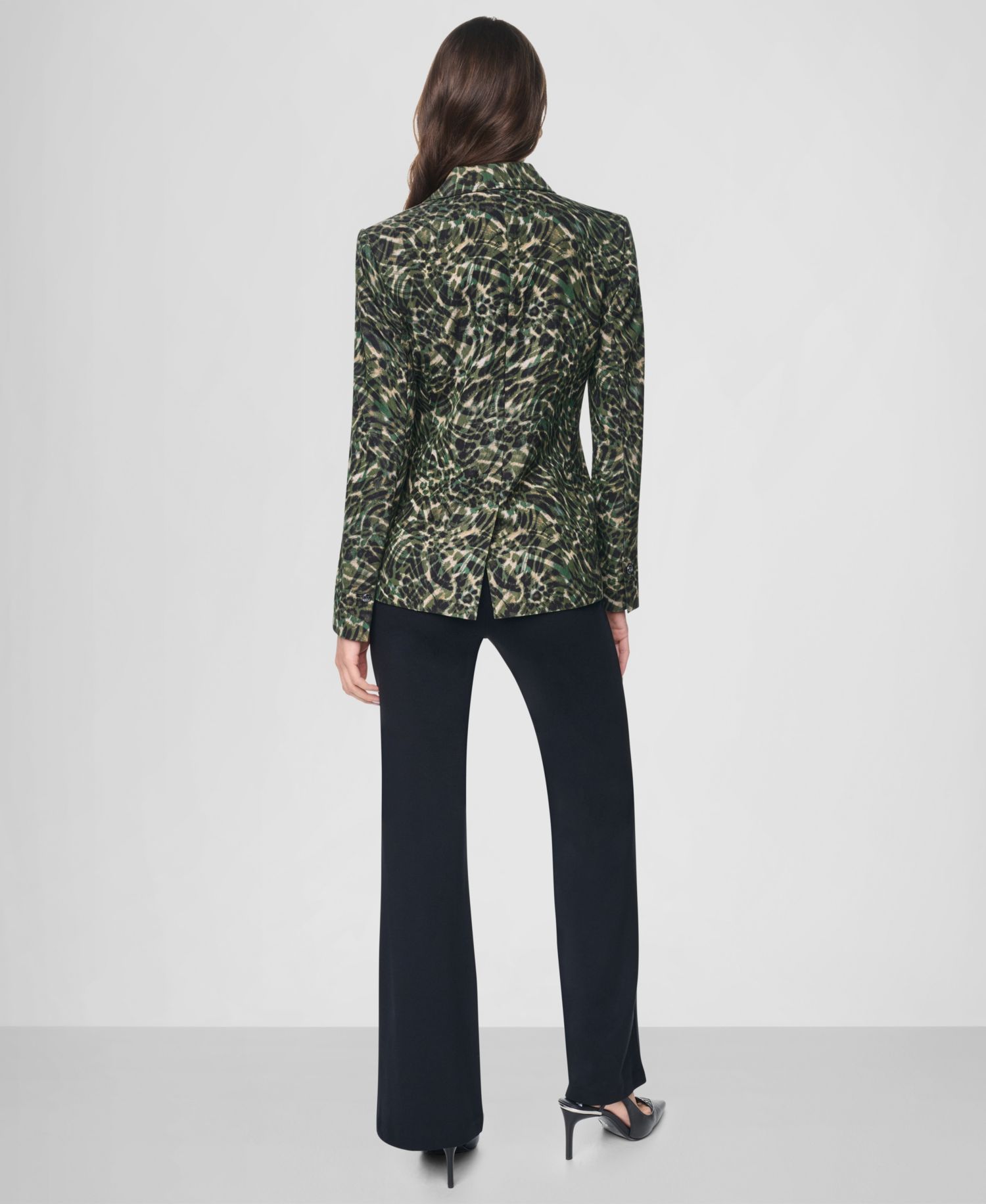 Women's Two-Button Collared & Flap Pockets Jacket