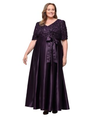 Plus Size Lace V-Neck Short-Sleeve Ball Gown