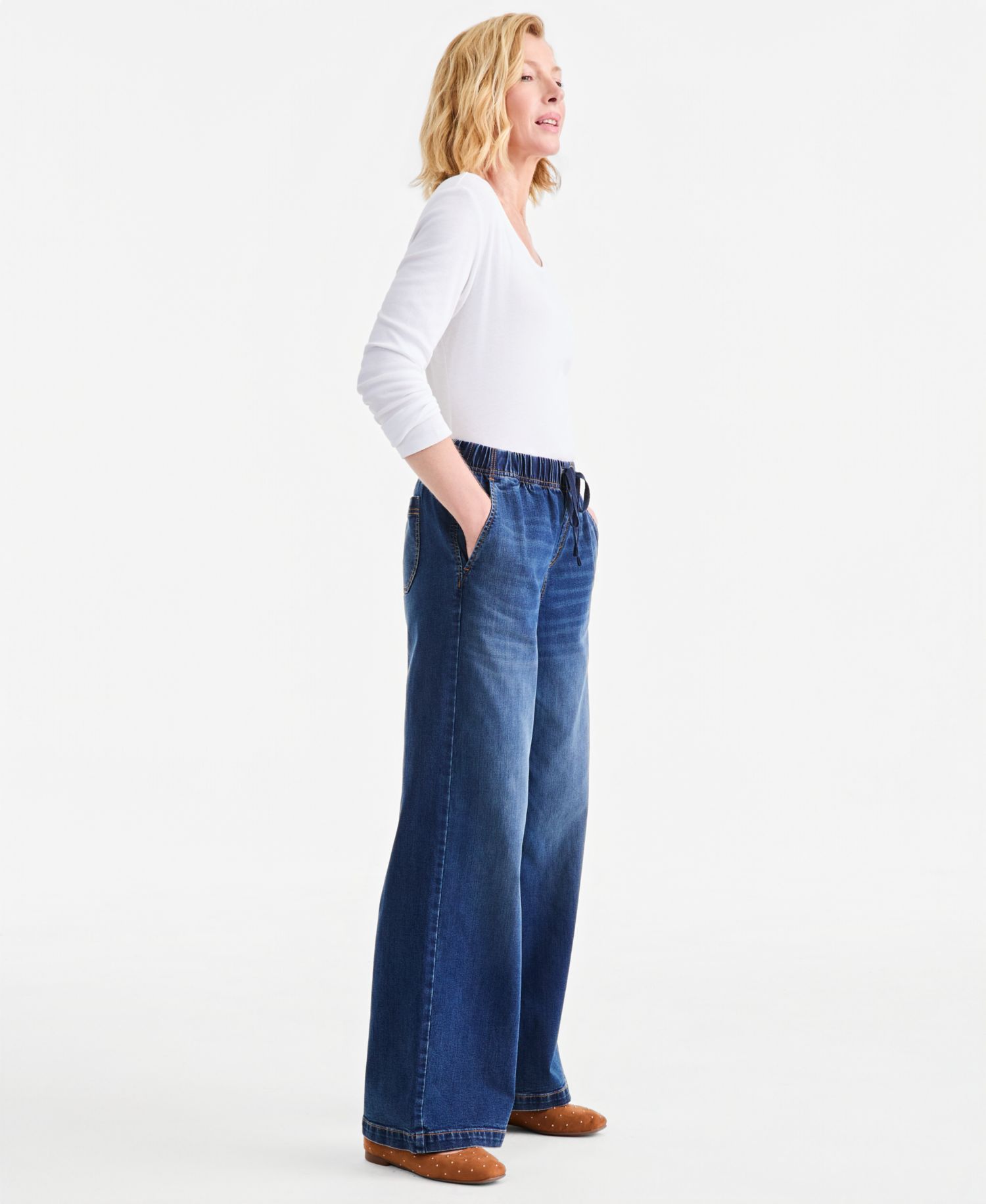 Women's Petite High-Rise Wide-Leg Pull-On Jeans