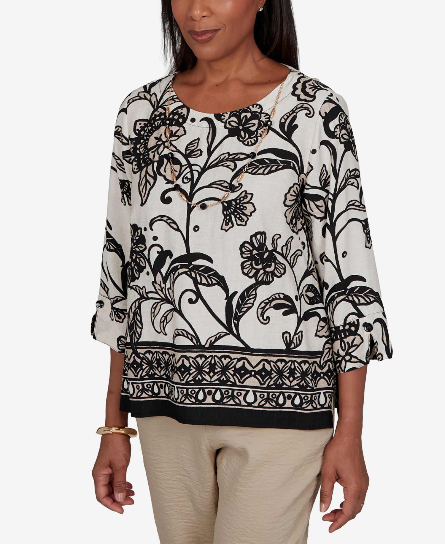 Women's Travel Advisory Scroll Border Top With Necklace