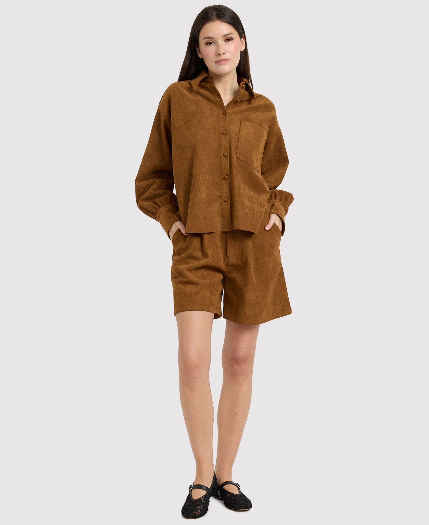 Женские шорты En Saison Yumi Suede Mid-Rise Pleated Shorts, 6-1/4" Inseam, цвет: Коричневый — фото 6