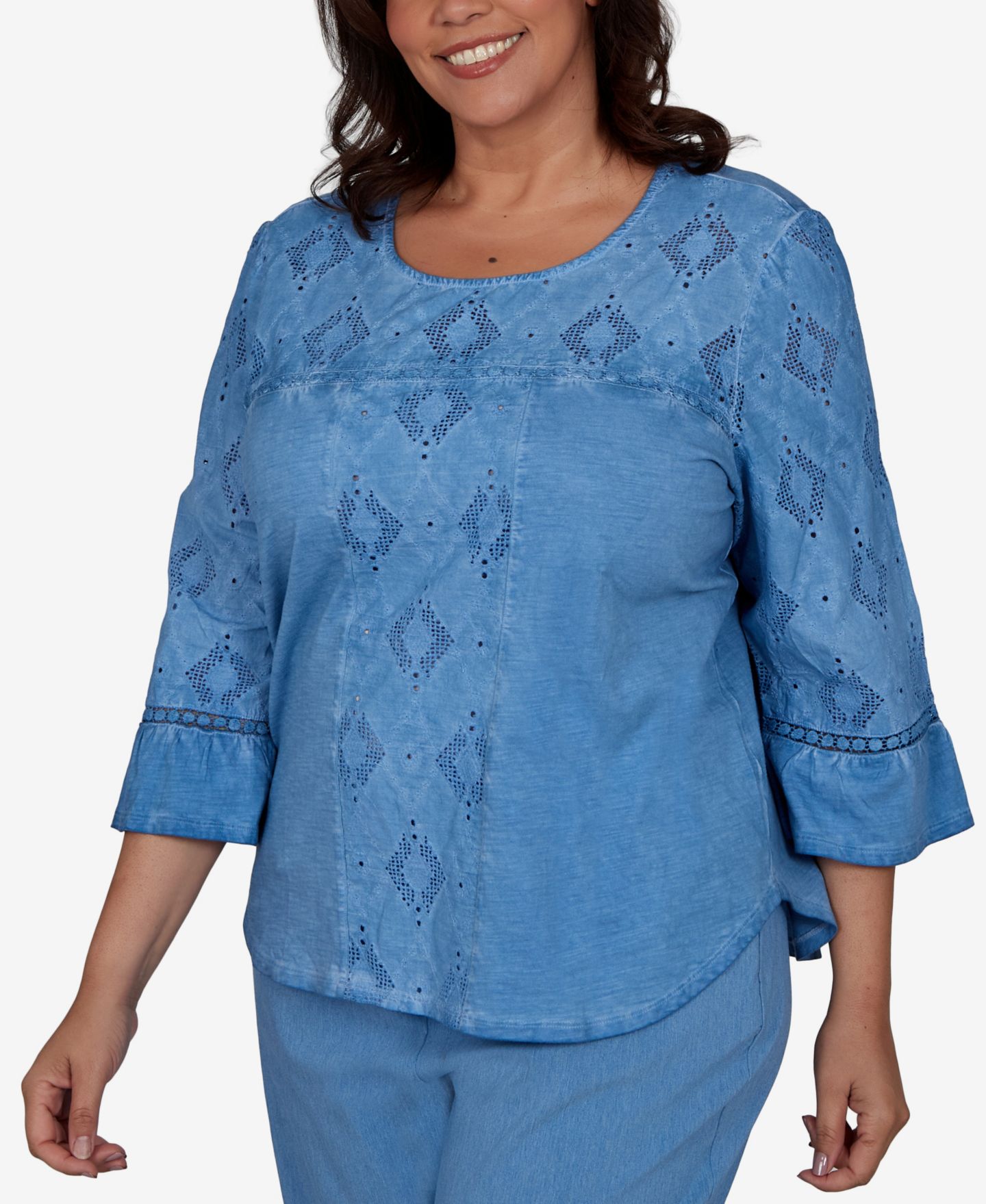 Женский топ Alfred Dunner Plus Size Crewneck 3/4-Sleeve Applique, цвет: Wedgewood — фото 2