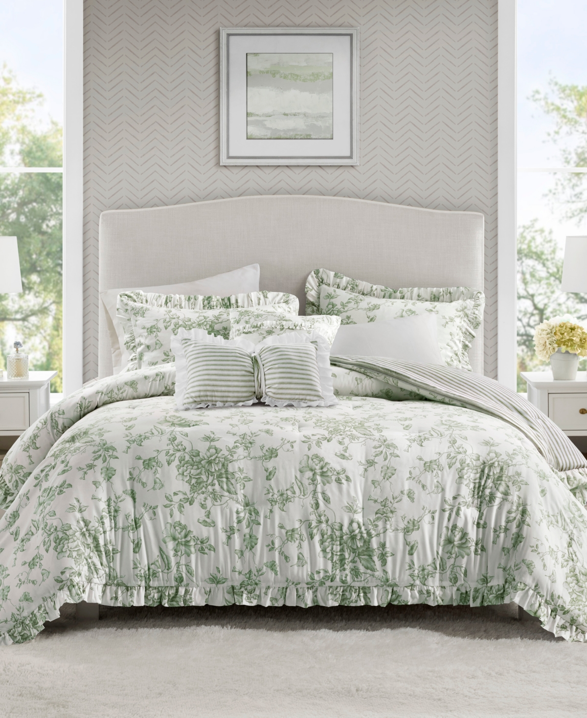 Madison Park Essentials Colette Reversible Comforter Set with Decorative Pillows, One Size, Green