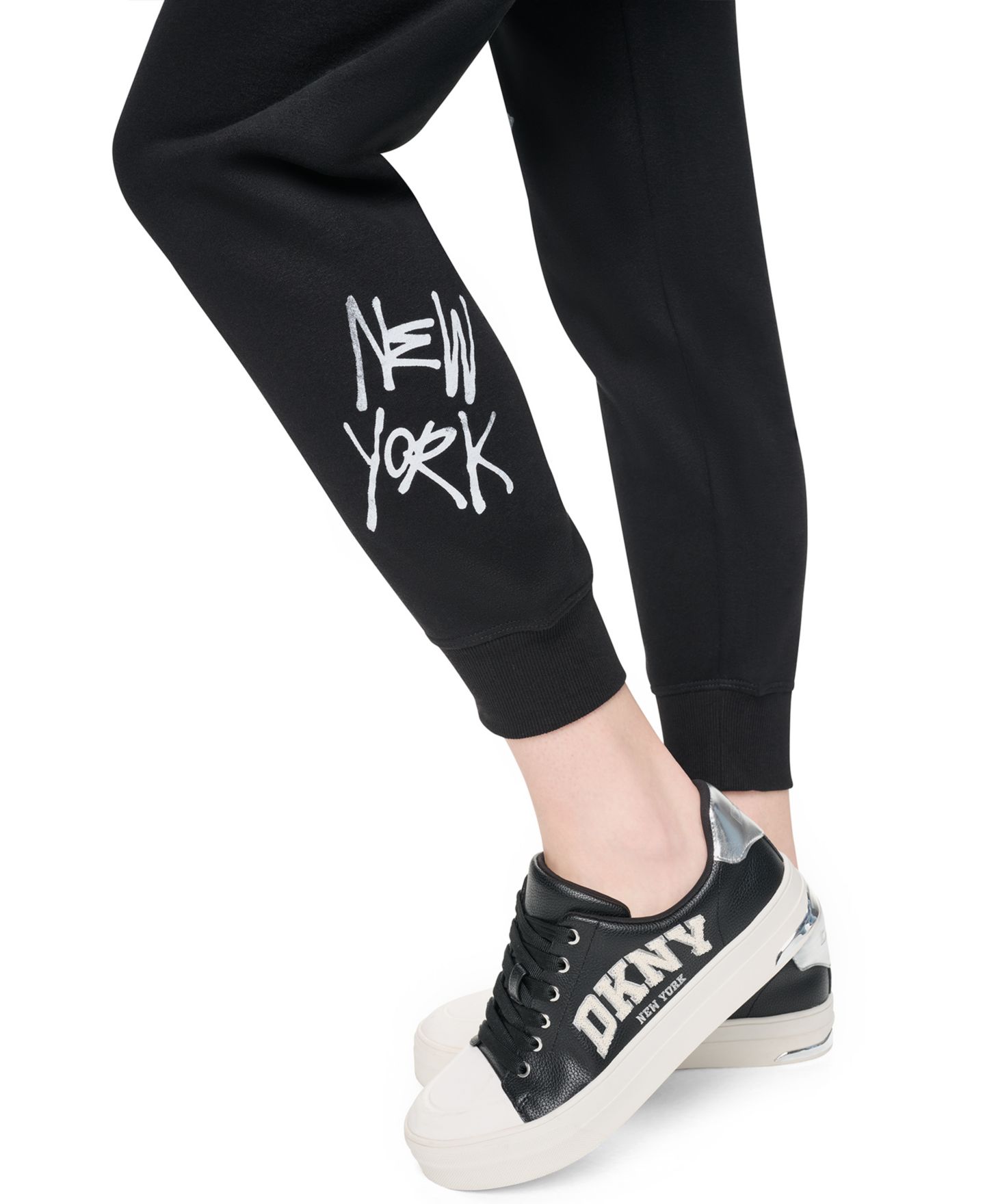 Женские брюки DKNY Sport Graffiti Logo Mid-Rise Rib Waist Cuffed, цвет: Чёрный — фото 4