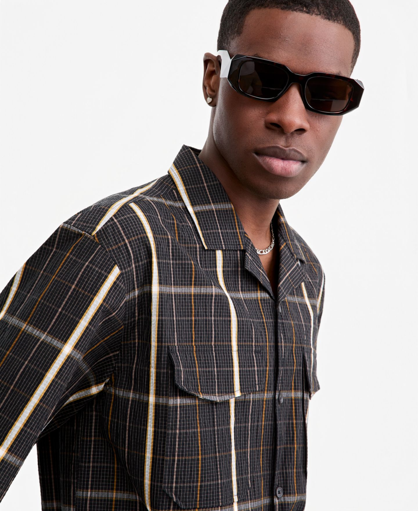 Мужская рубашка Mode of One Plaid Camp-Collar Short-Sleeve, цвет: Чёрный / Шоколадный — фото 3
