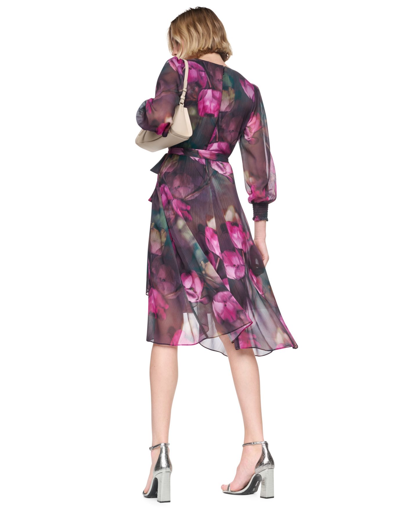 Женское платье DKNY Petite Smocked Wrap Midi Floral-Print Long-Sleeve Dress, цвет: Ягодный разноцветный — фото 5