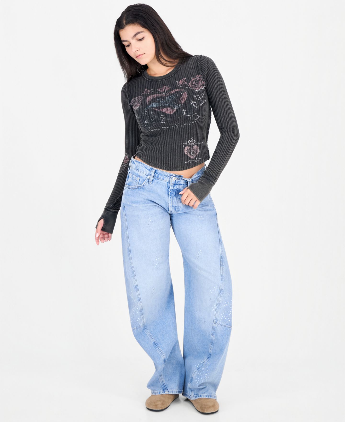 Женская футболка Free People Lucky Locket Long-Sleeve Scoop Neck Graphic, цвет: Потёртый чёрный комбинированный — фото 2