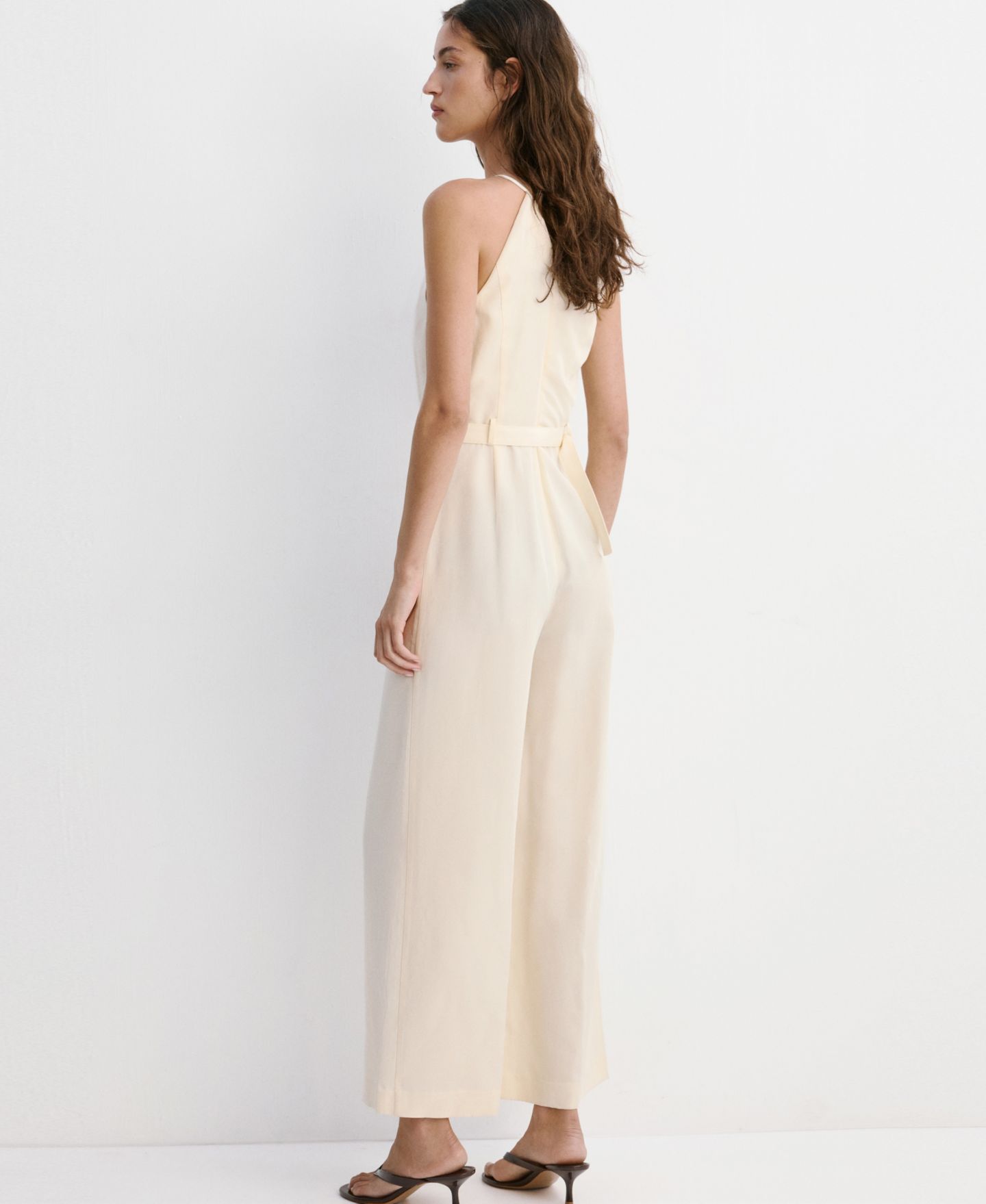 Женский комбинезон MANGO Wide-Leg Sleeveless Belt Detail Halter Jumpsuit, цвет: Экрю — фото 3