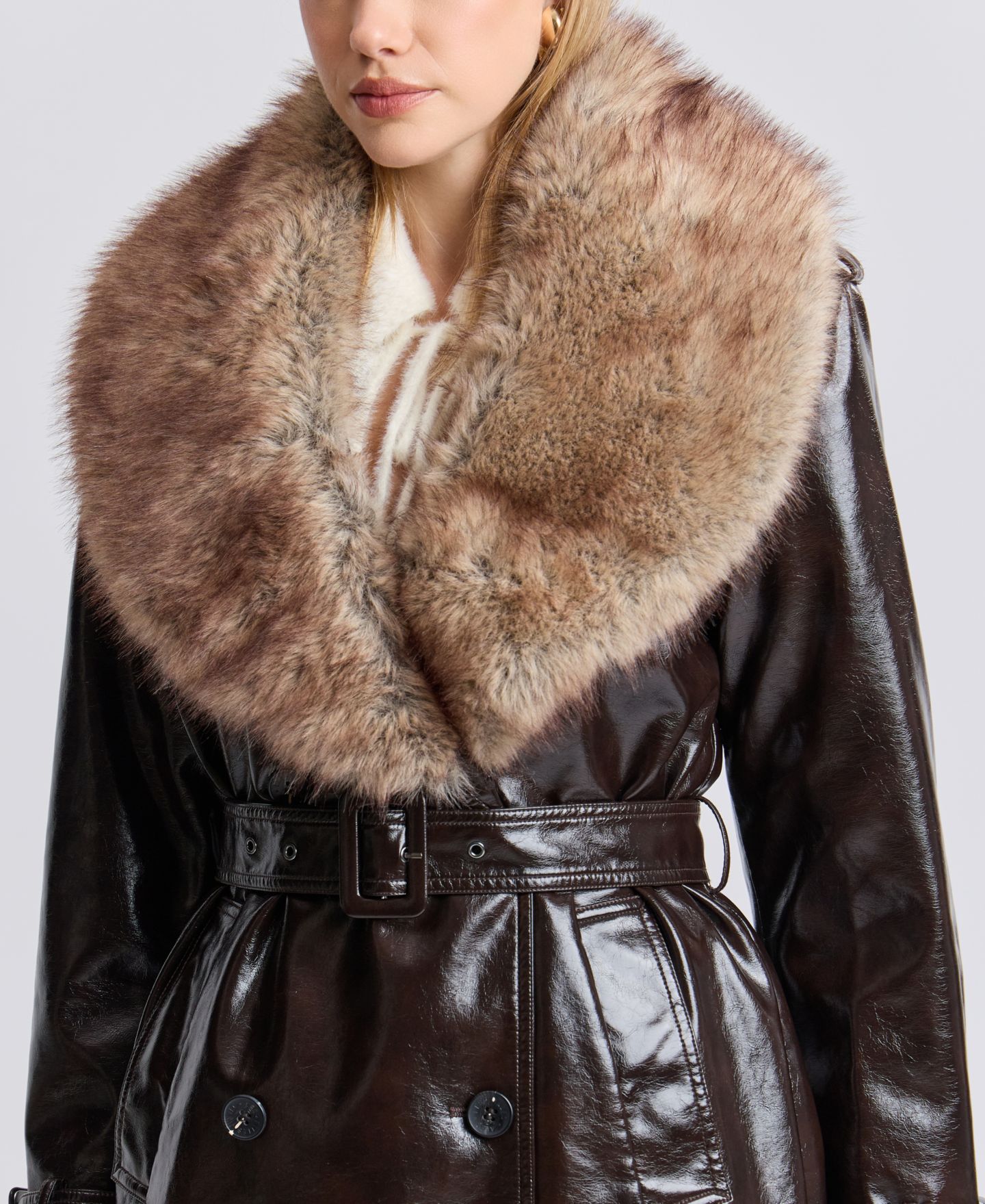 Женское пальто Avec Les Filles Double-Breasted Detachable Faux Fur Shawl Collar Trench, цвет: Тёмный коричневый — фото 5