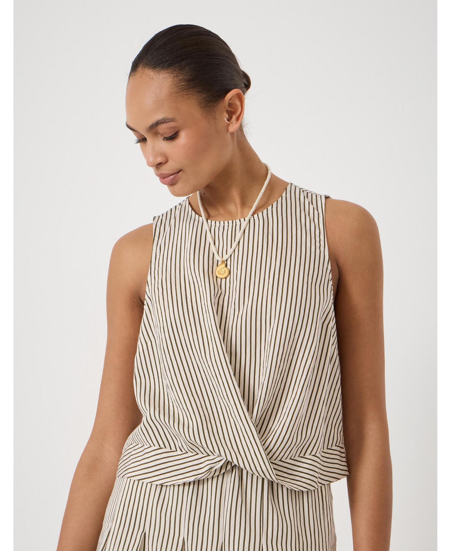 Women's Sleeveless Front Knot Crop Top