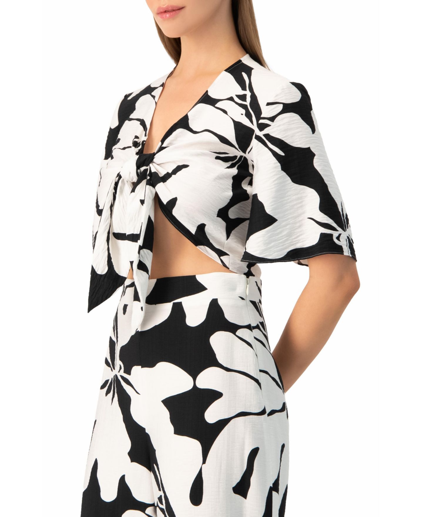 Женский топ Ivonne Tie-Front Floral-Print Wide-Sleeve Crop, цвет: Чёрный — фото 3