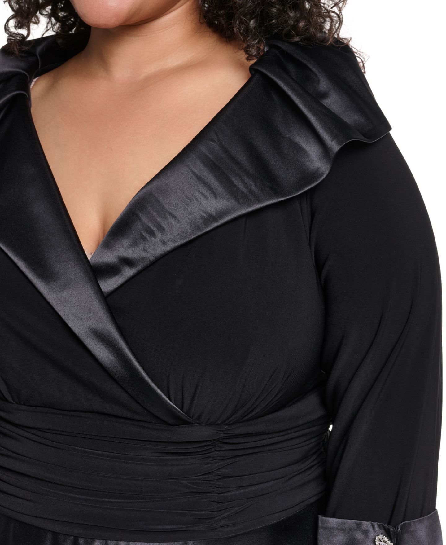 Женское платье Jessica Howard Plus Size V-Neck 3/4 Rhinestone Cuff Satin, цвет: Чёрный — фото 4