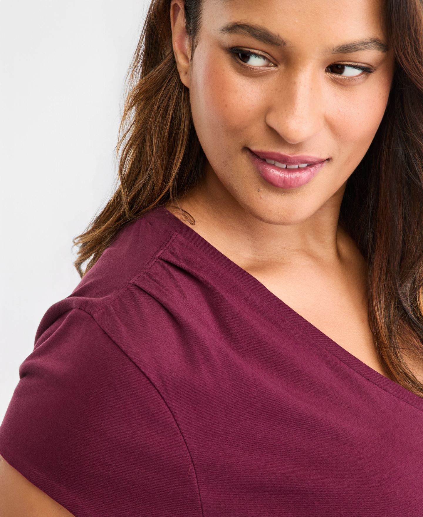 Женская футболка I.N.C. International Concepts Plus Size Cap-Sleeve V-Neck, цвет: Ягодный винный — фото 2
