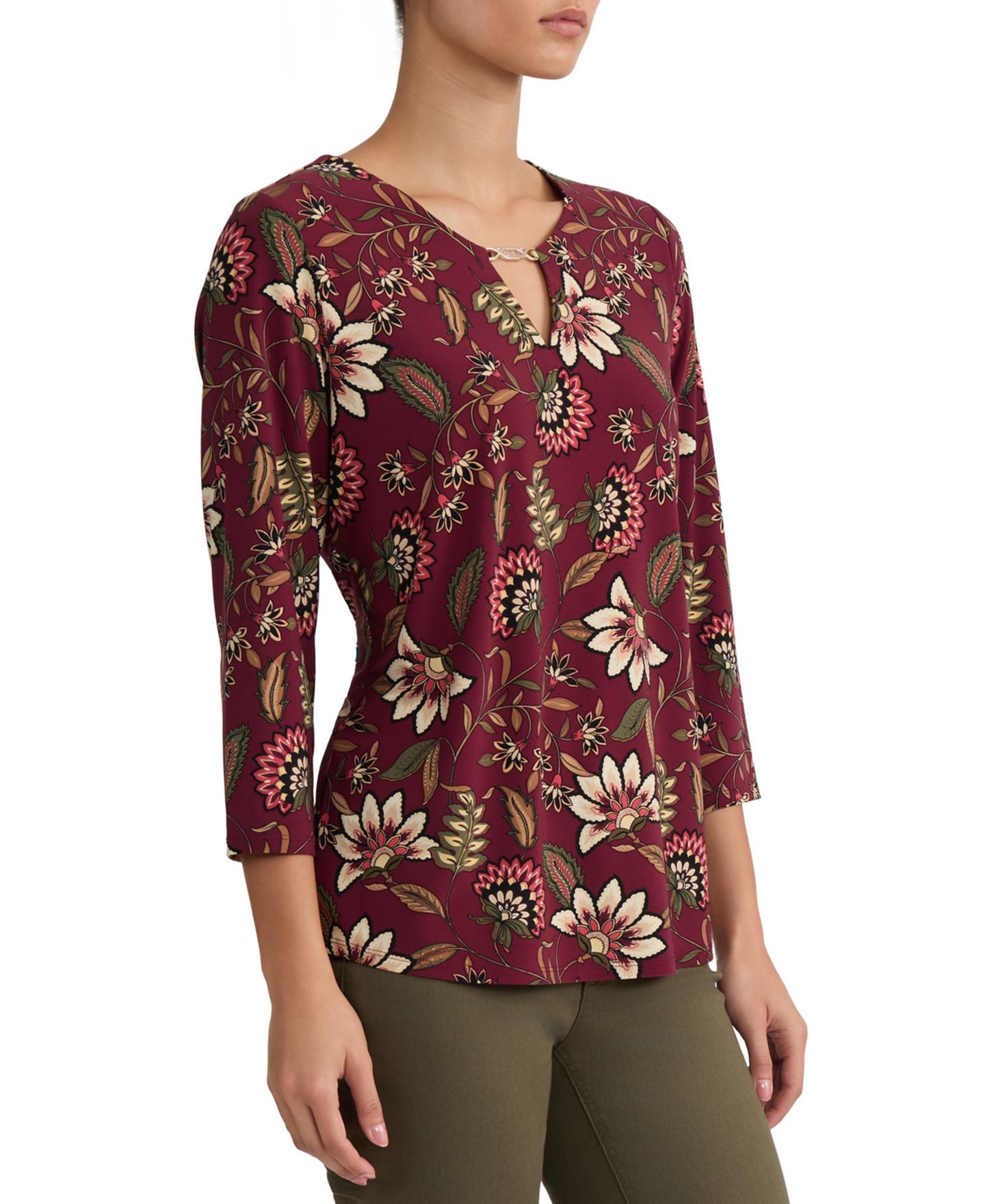 Женская блузка Jones New York Floral-Print V-Neck 3/4-Sleeve Buckle Trim Blouse, цвет: Винный разноцветный — фото 2