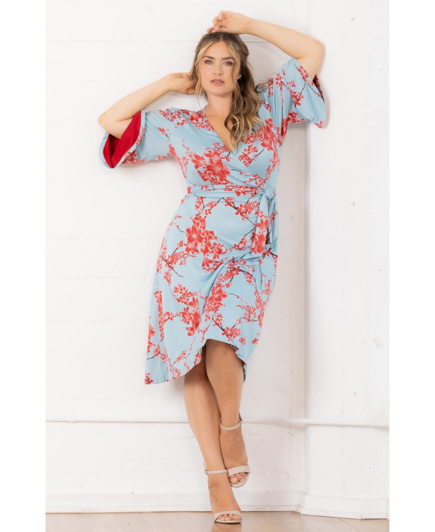 Женское платье Kiyonna Plus Size Gemini Wrap Dress with Contrast Lined Sleeves, цвет: С принтом — фото 2