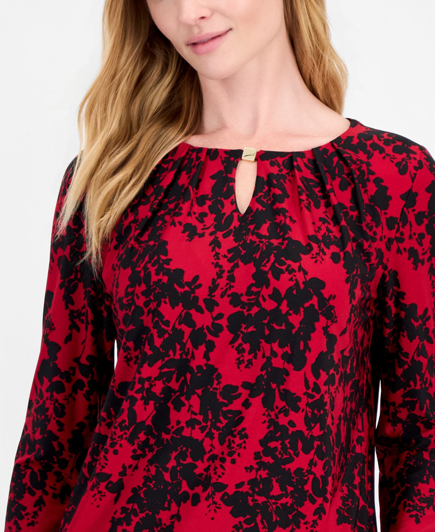 Женская блузка Kasper 3/4-Sleeve Floral-Print Pleated-Neckline Blouse, цвет: Красный разноцветный — фото 3