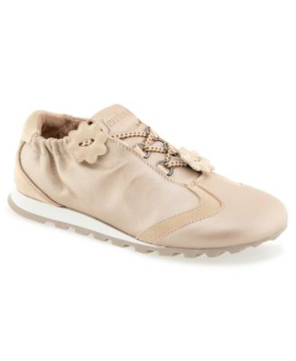 Women's Noel Round Toe Sneakers