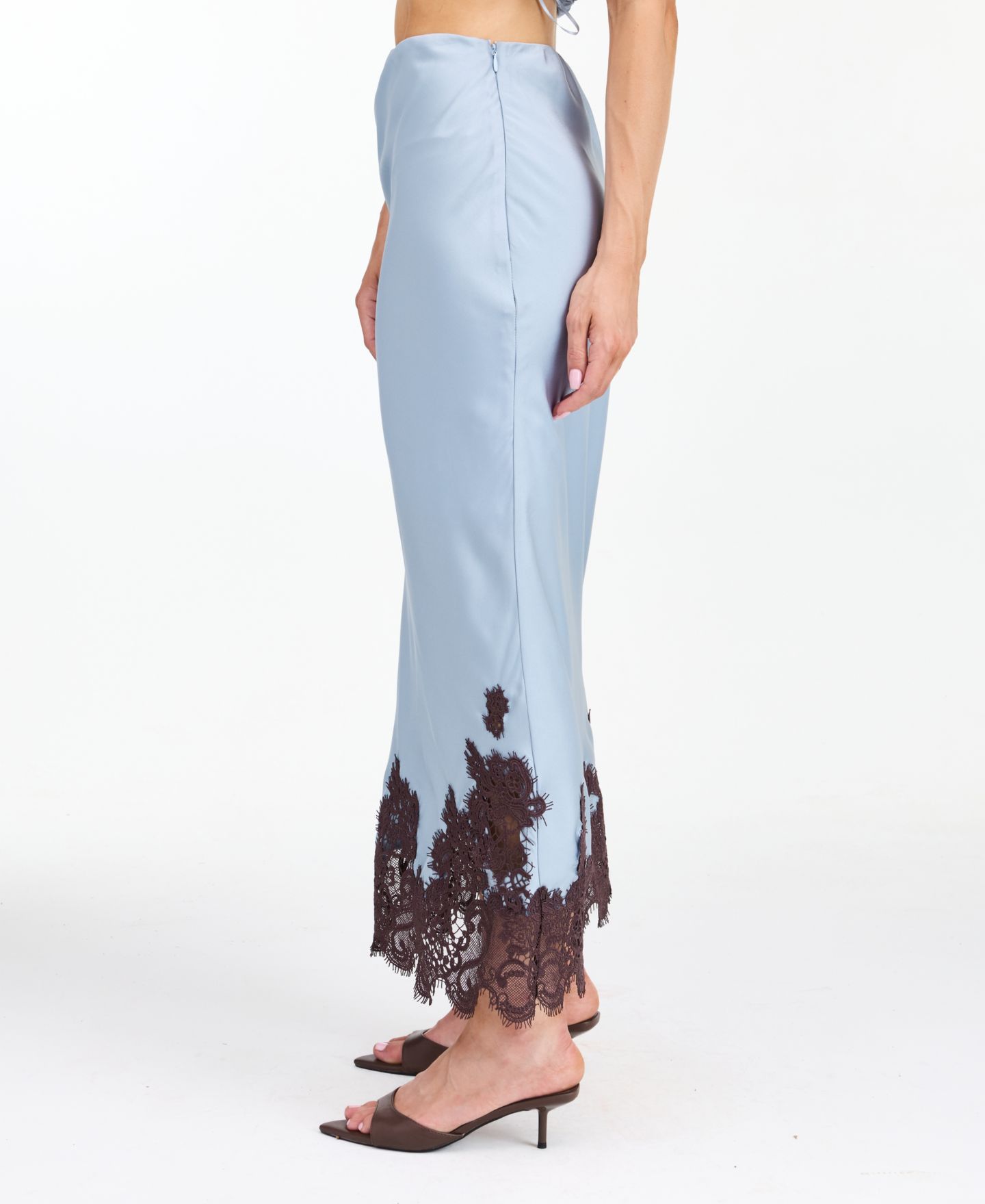 Женская юбка Kittenish High-Waisted Crepe Satin Maxi Skirt with Lace Trim, цвет: Синий туманный — фото 3