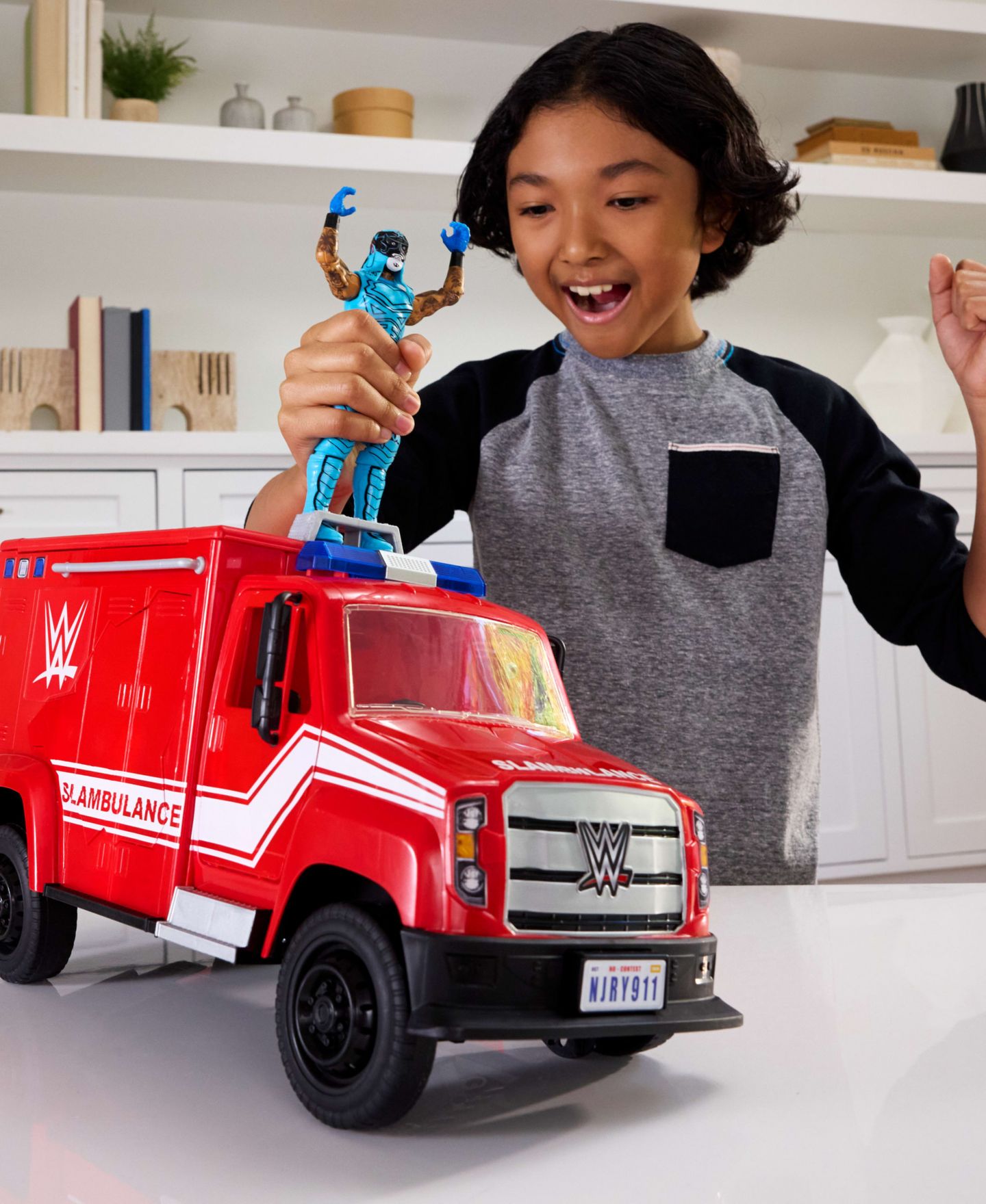 Детский игровой набор WWE Slambulance 14-Piece Breakaway Playset, Ages 6+ — фото 2