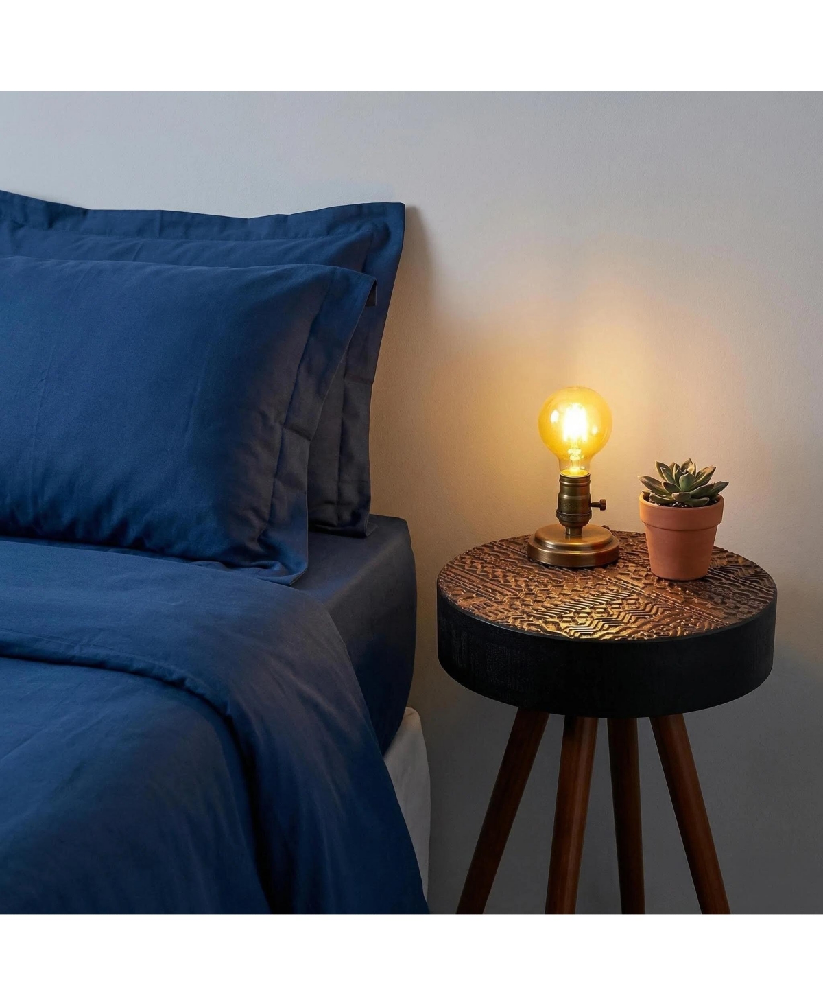 flynama 15.7" Mini Round Wooden Side Table