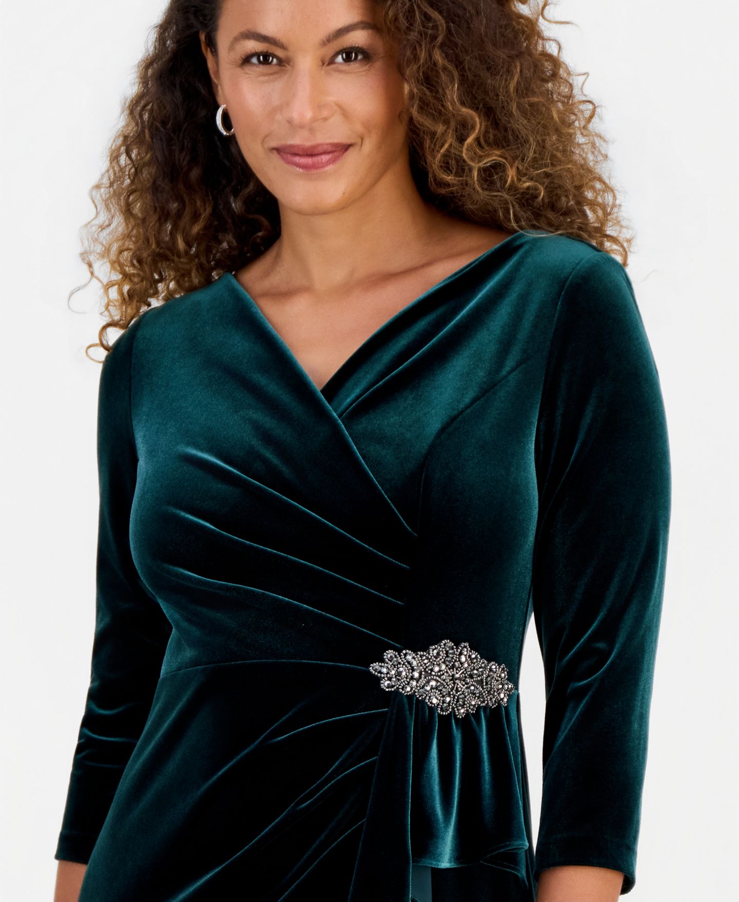 Женское платье Alex Evenings Petite Laurie Embellished V-Neck Short-Sleeve Gown, цвет: Тёмно-зелёный — фото 3