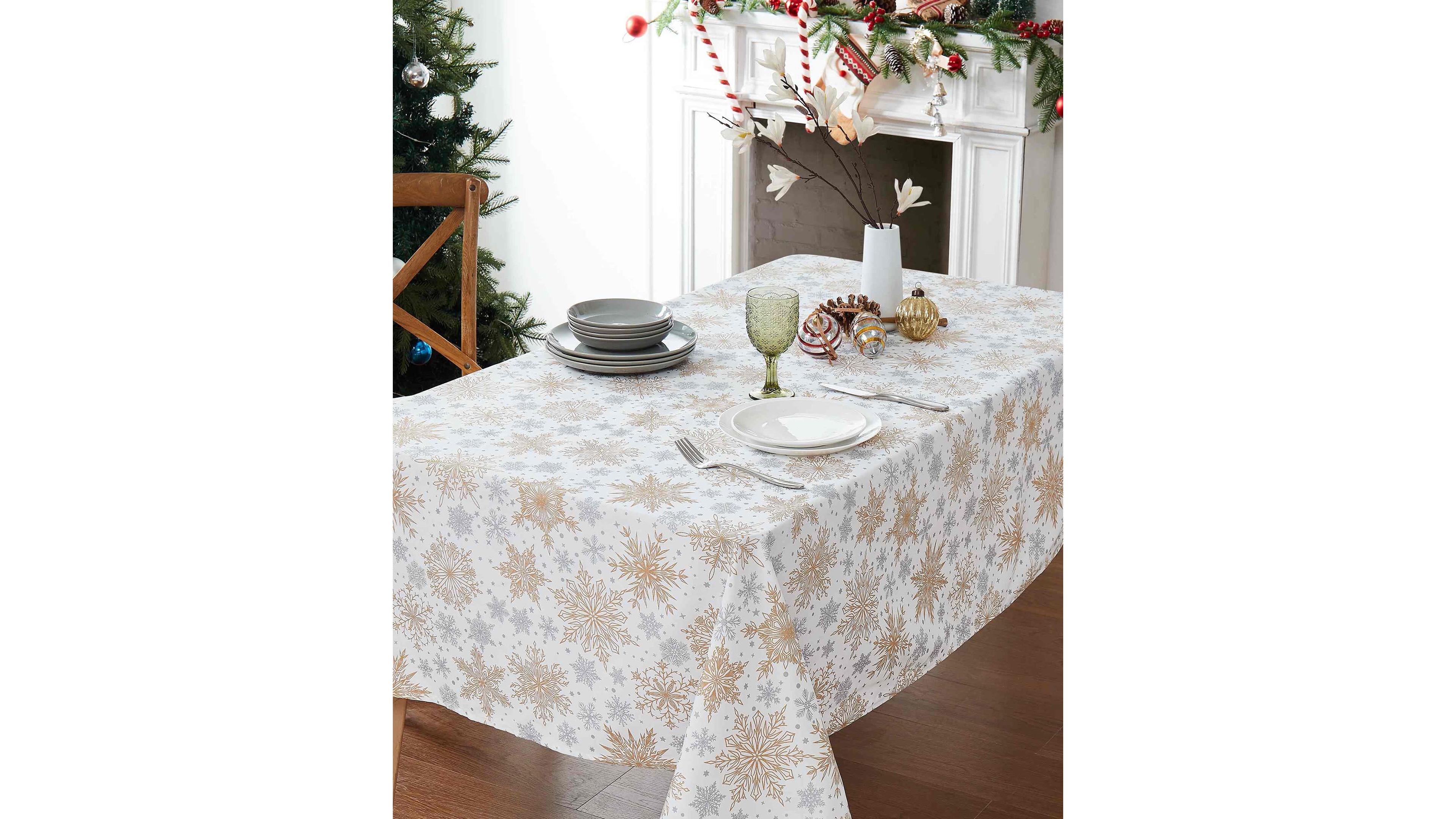Avanti Snowflakes Rectangle Tablecloth, 60" x 120"