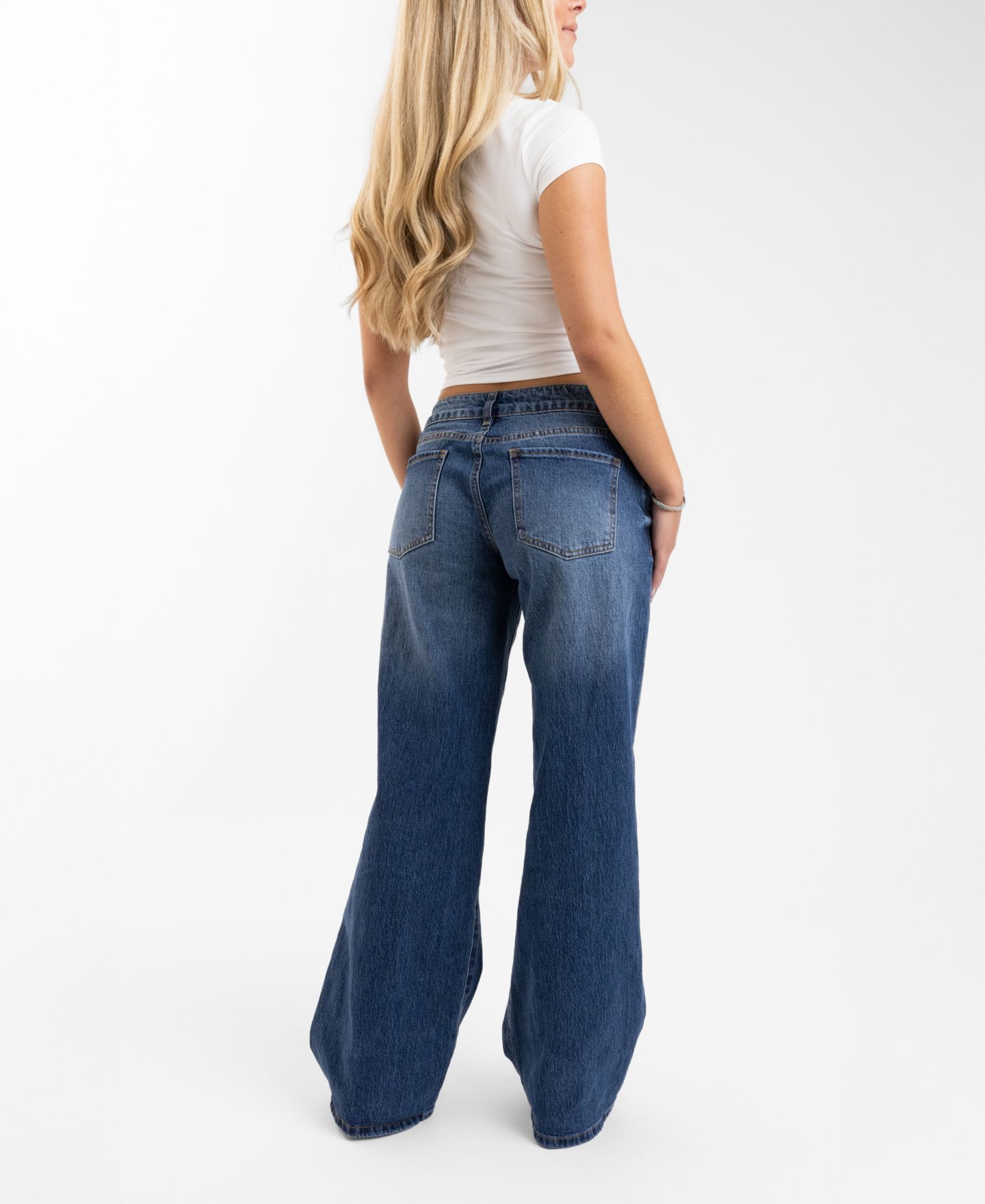 Женские джинсы EM+CASS EM + Cass Juniors' Low-Rise Wide-Leg Denim Jeans, цвет: Средняя варка — фото 4