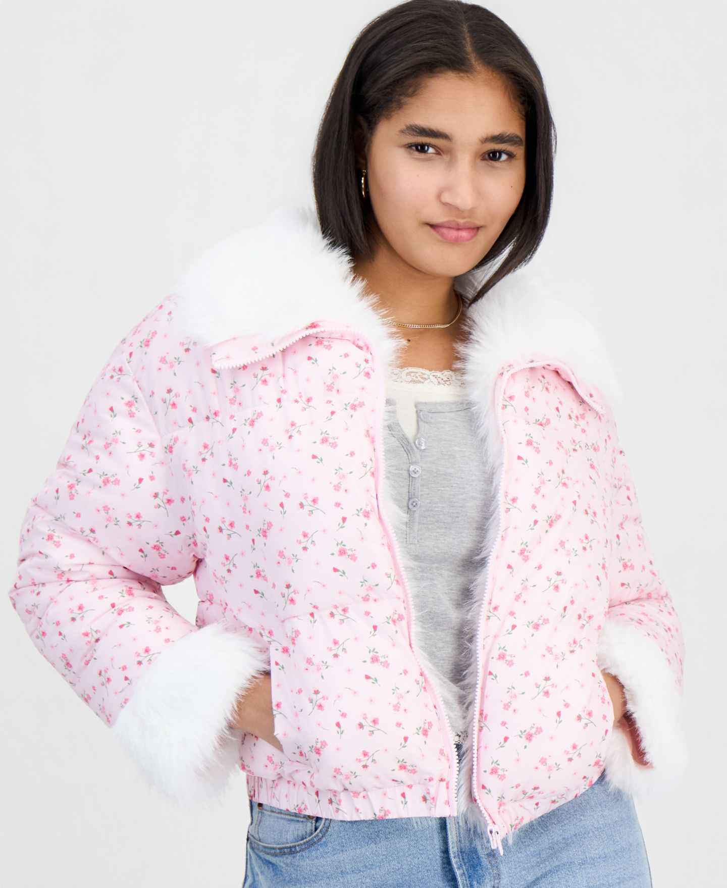 Женская куртка Madden Girl Juniors' Floral-Print Faux-Fur Trim Puffer, цвет: С принтом — фото 1